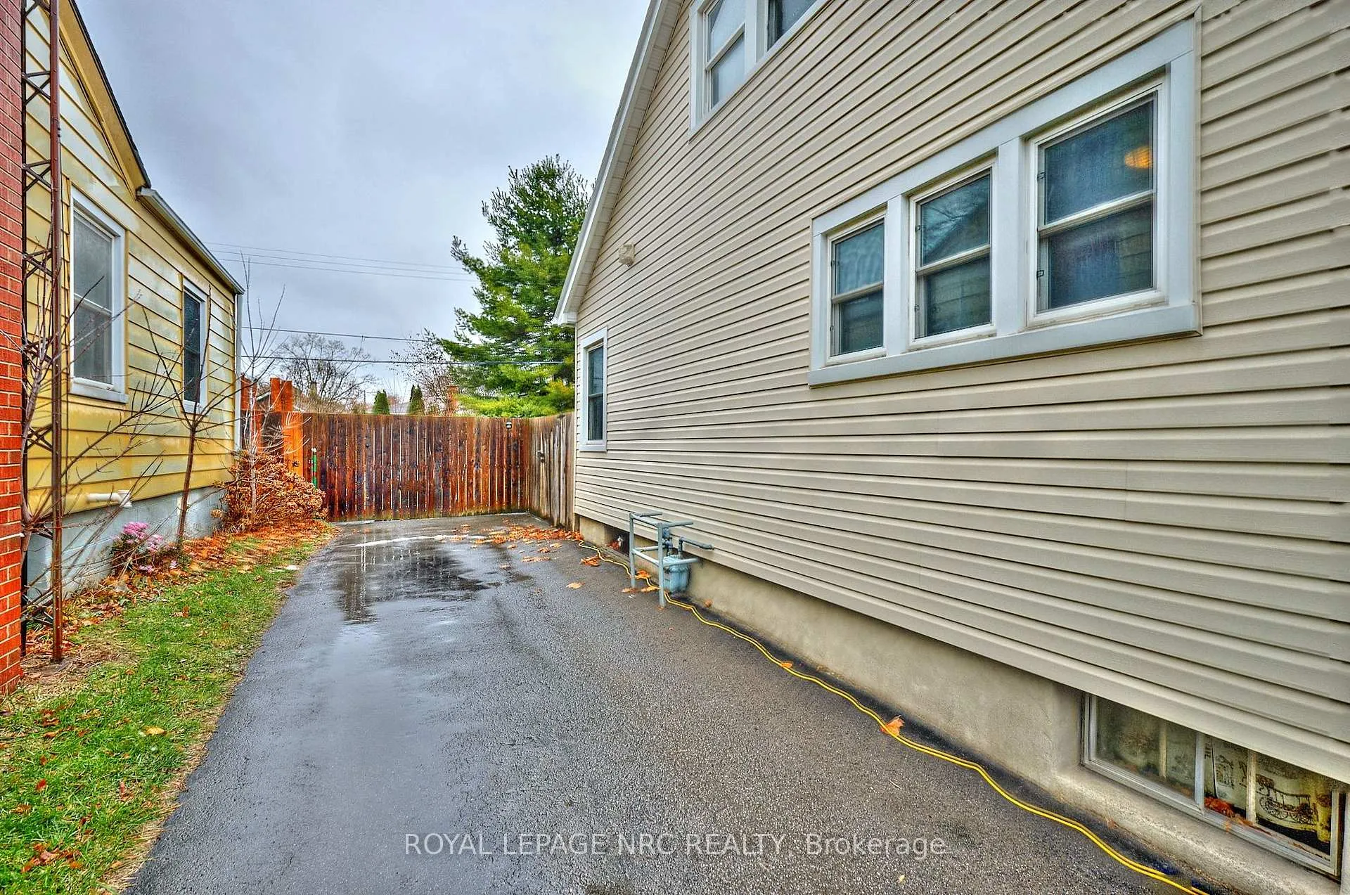 Photo 3 of 40 Shakespeare Avenue, St. Catharines, Haig — HOMEH