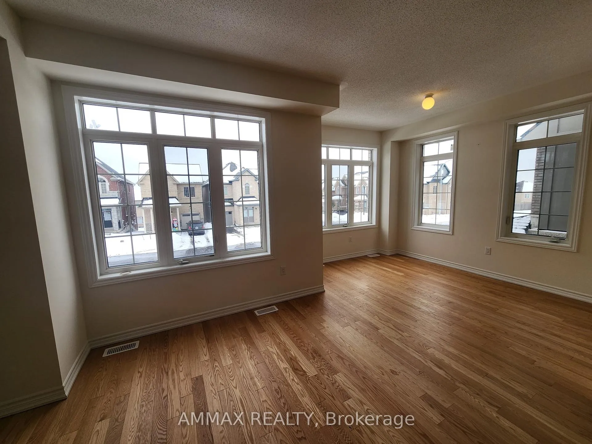 Photo 3 of 2542 Hibiscus Drive, Pickering, Rural Pickering — HOMEH