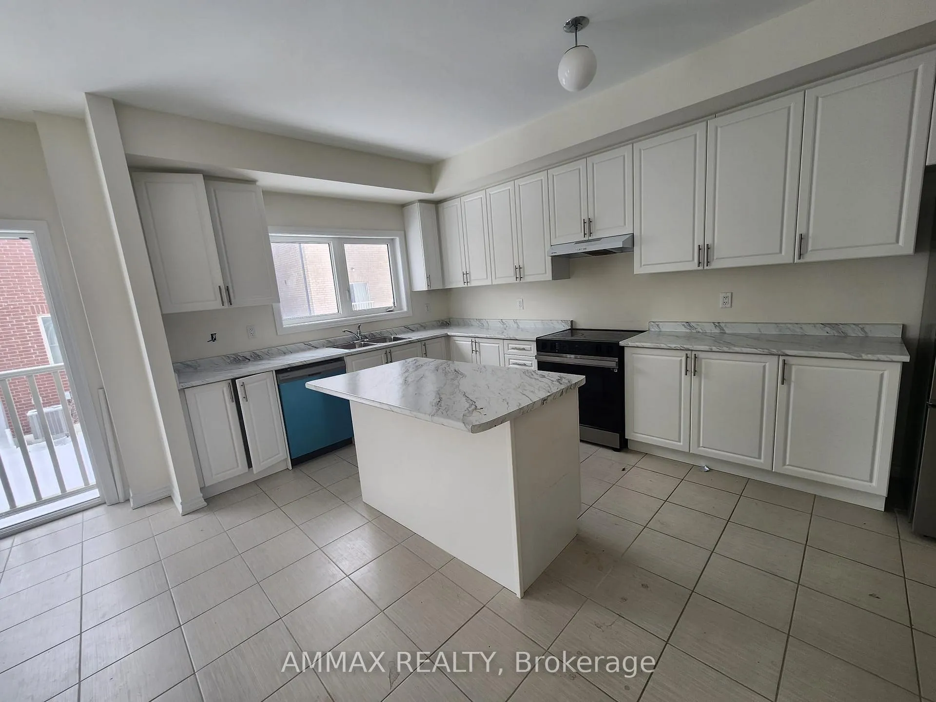 Photo 5 of 2542 Hibiscus Drive, Pickering, Rural Pickering — HOMEH