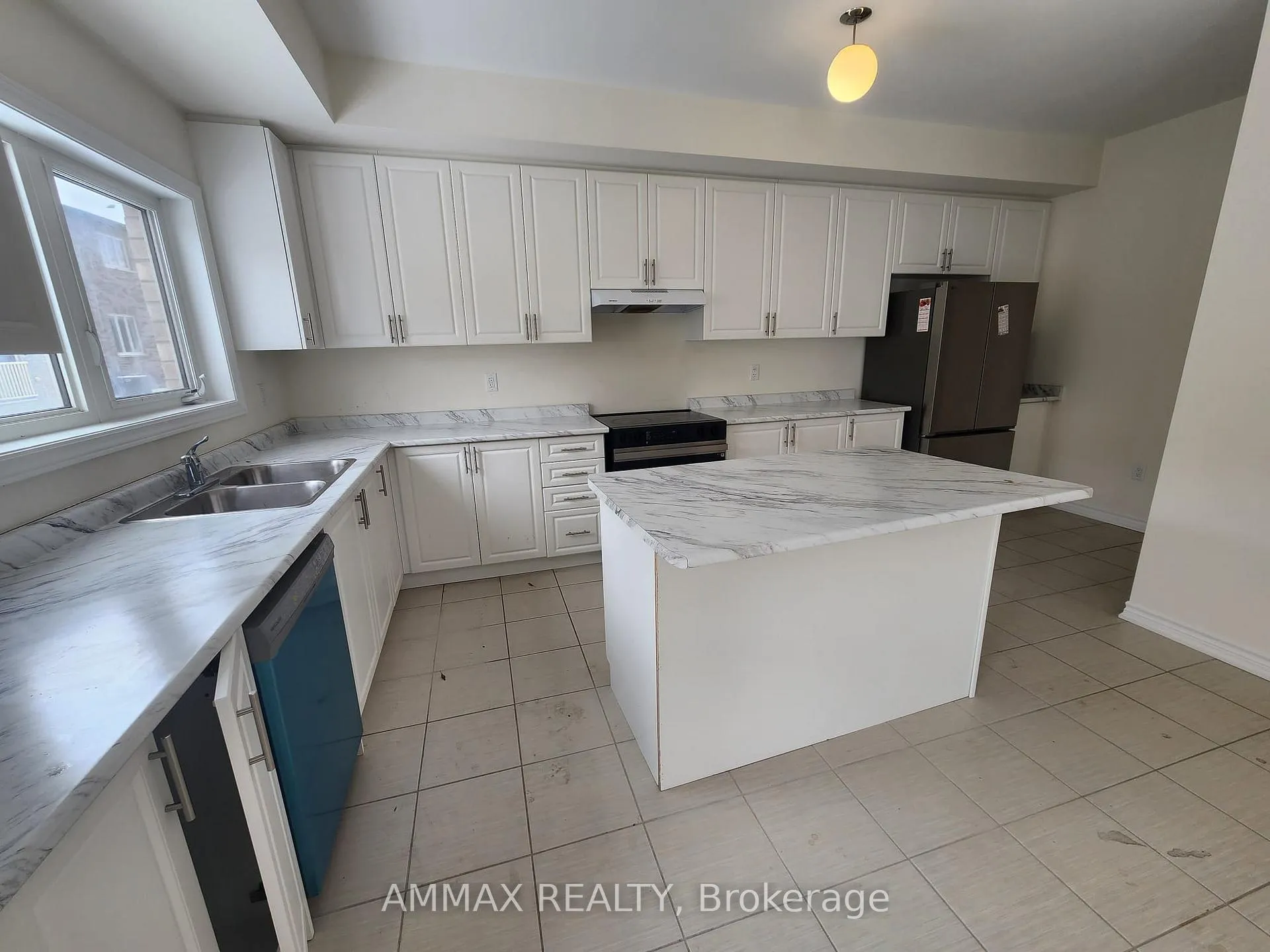 Photo 7 of 2542 Hibiscus Drive, Pickering, Rural Pickering — HOMEH