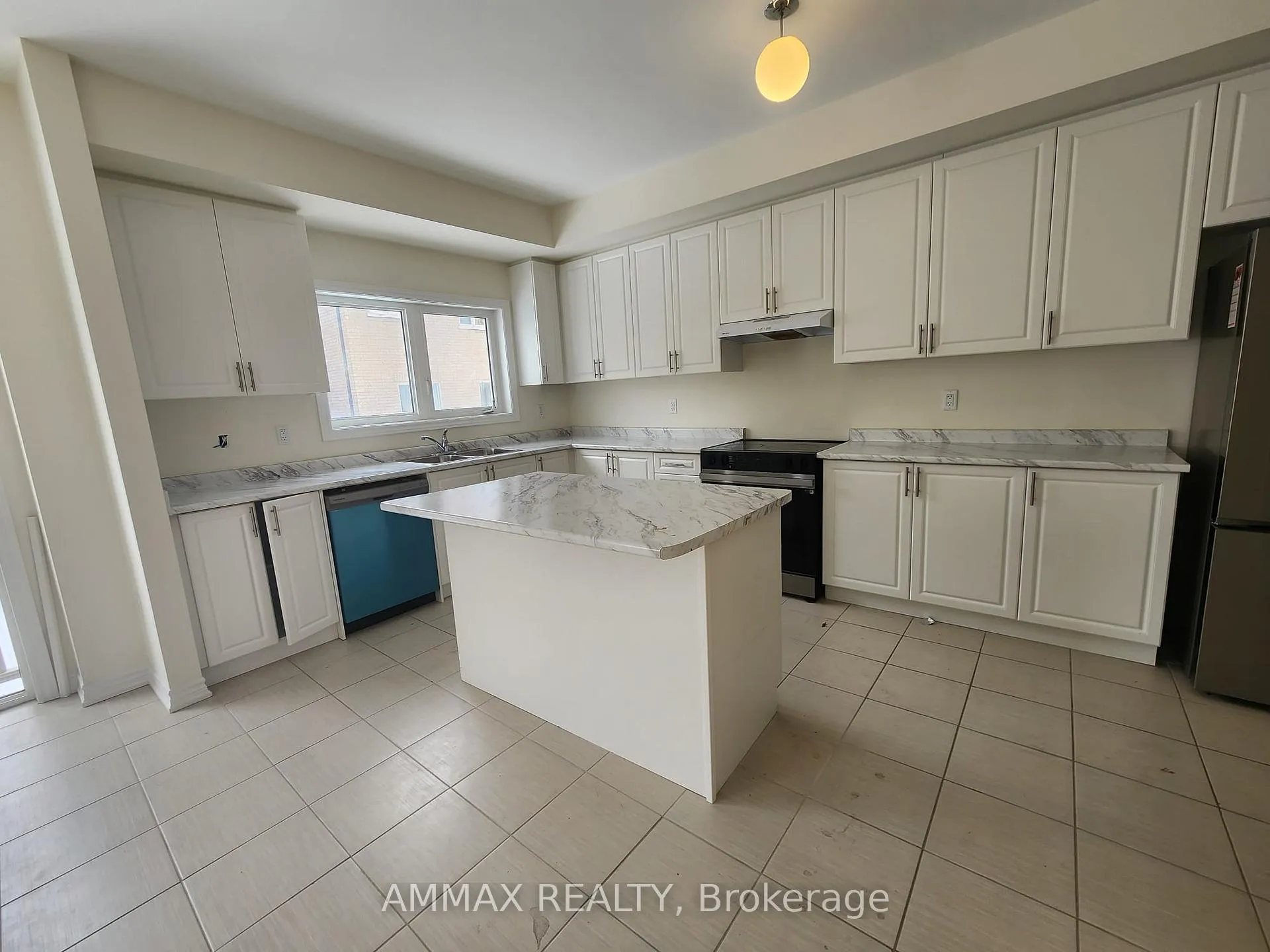 Photo 8 of 2542 Hibiscus Drive, Pickering, Rural Pickering — HOMEH