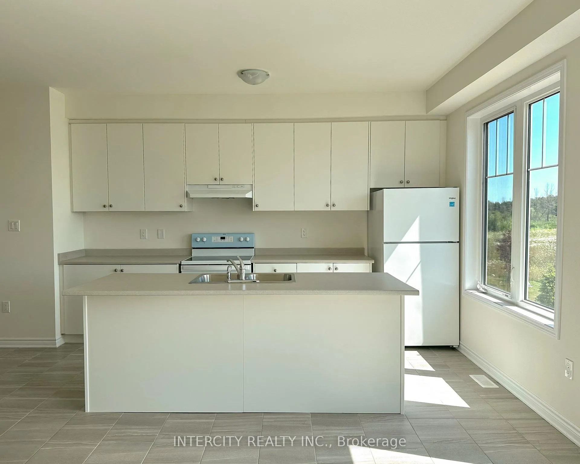 Photo 4 of 88 Sandhill Crane Drive, Wasaga Beach — HOMEH