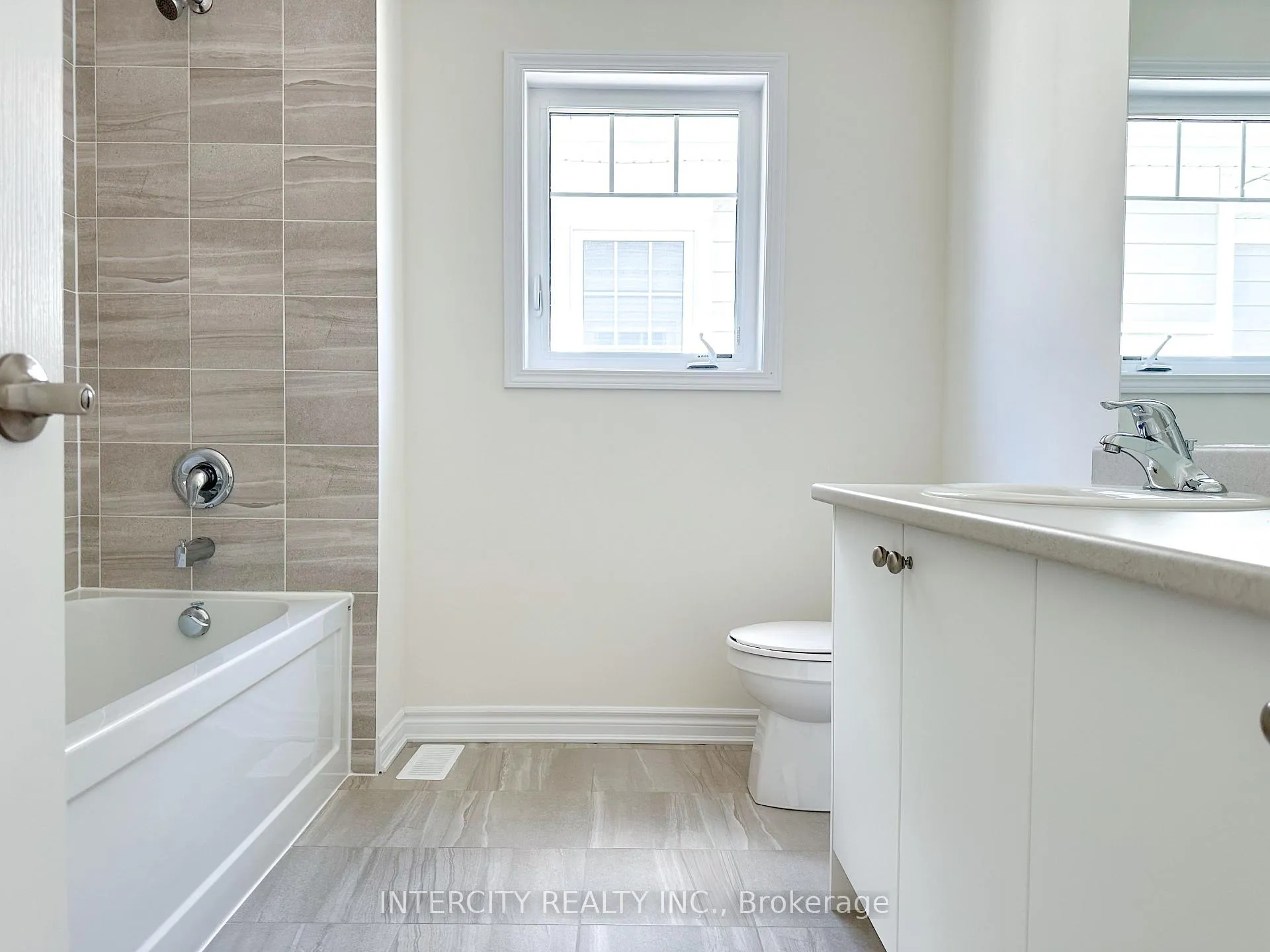 Photo 15 of 88 Sandhill Crane Drive, Wasaga Beach — HOMEH