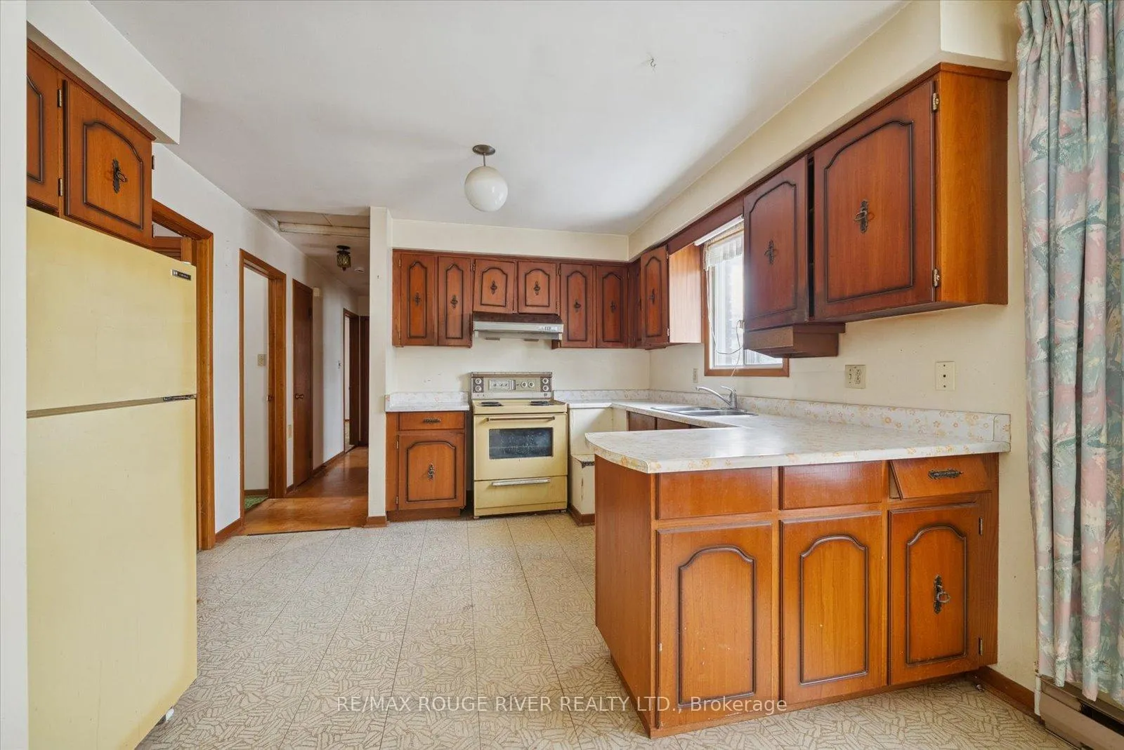 Photo 9 of 1277 Old Orchard Avenue, Pickering, Bay Ridges — HOMEH