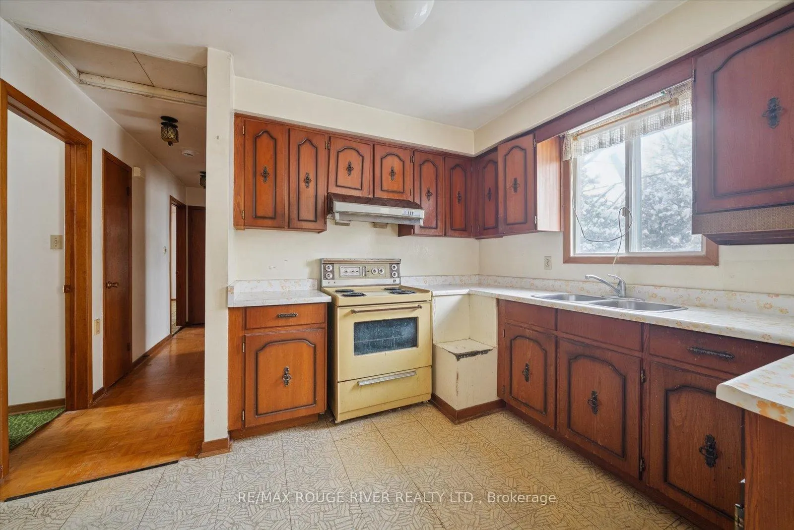 Photo 10 of 1277 Old Orchard Avenue, Pickering, Bay Ridges — HOMEH