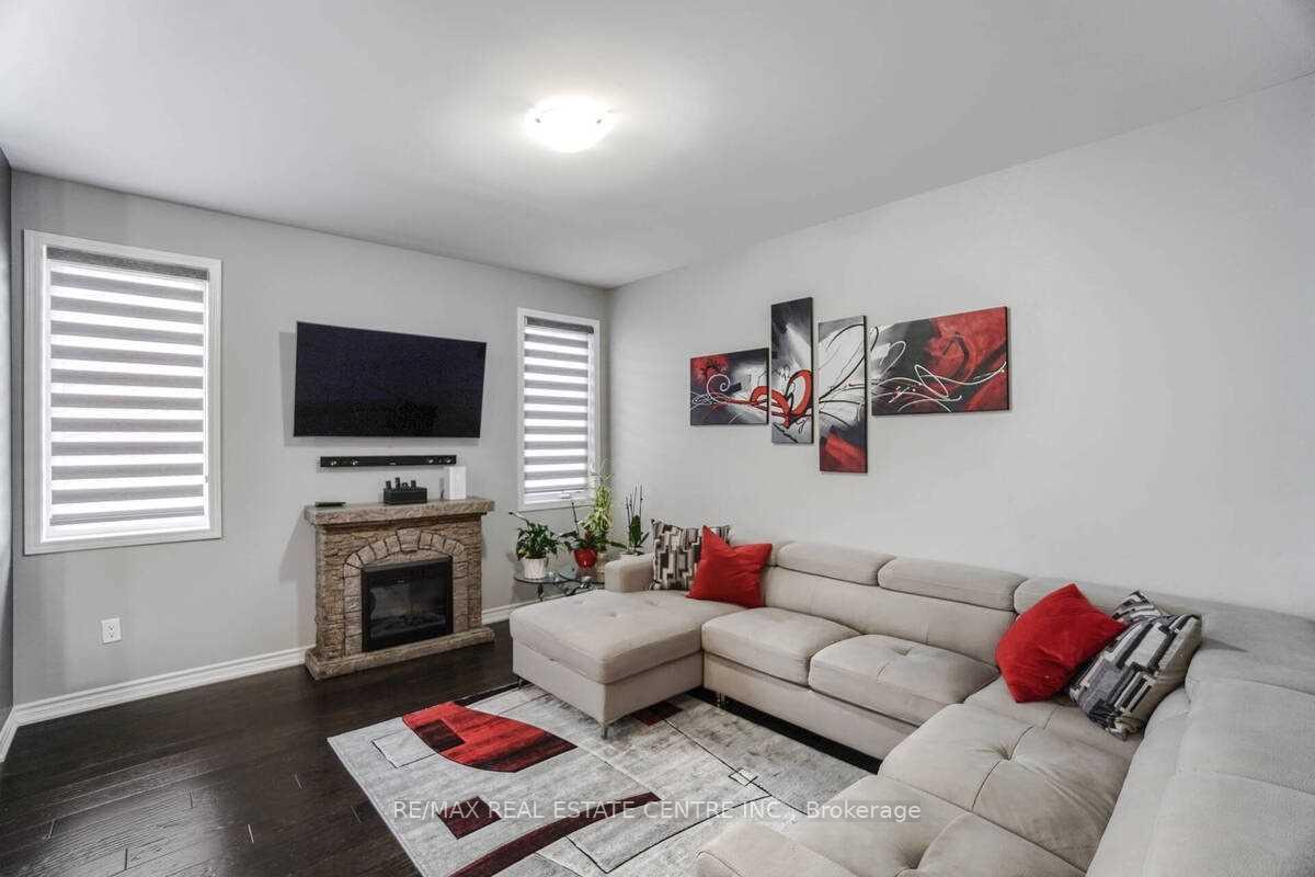 Photo 7 of 54 Olivia Street, Kitchener — HOMEH
