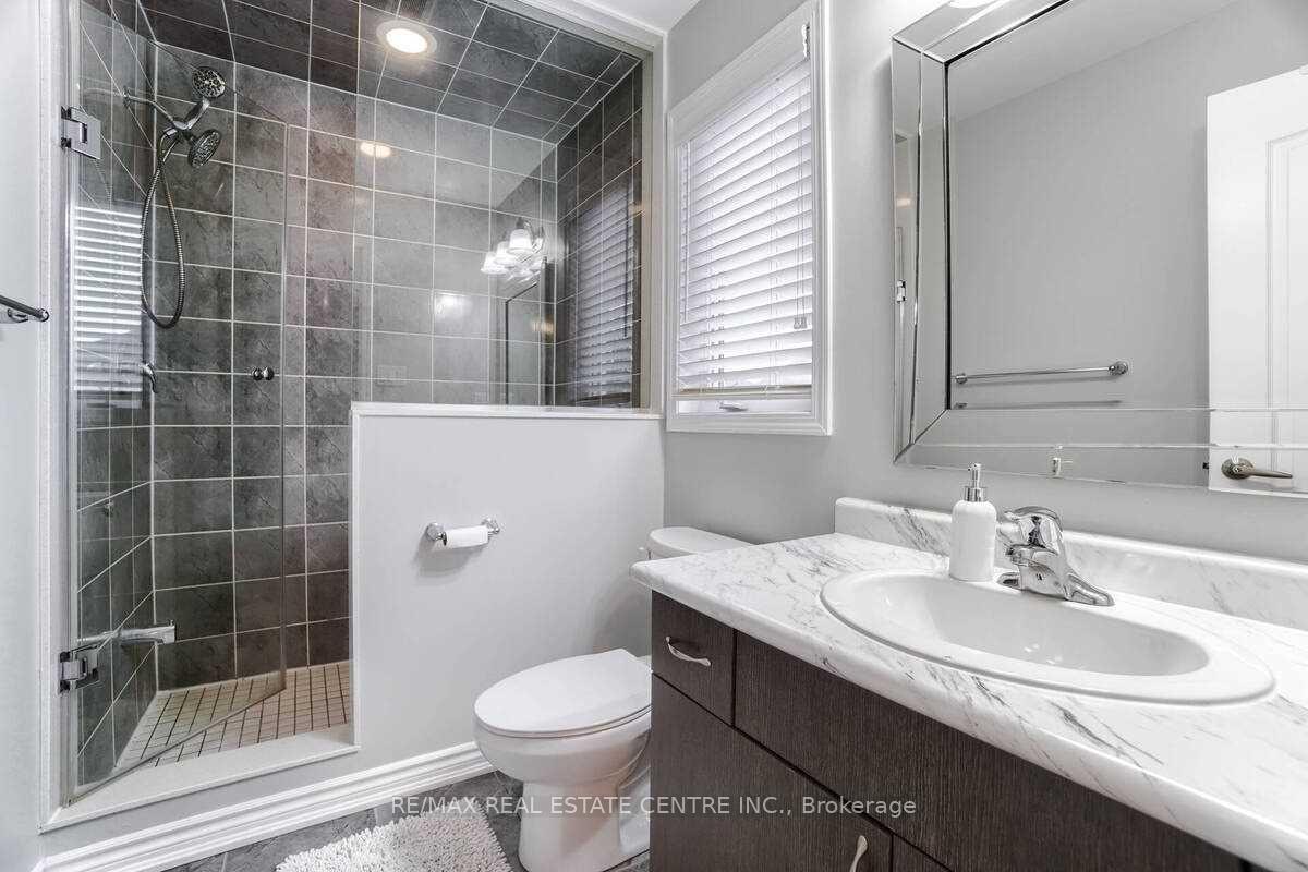 Photo 10 of 54 Olivia Street, Kitchener — HOMEH