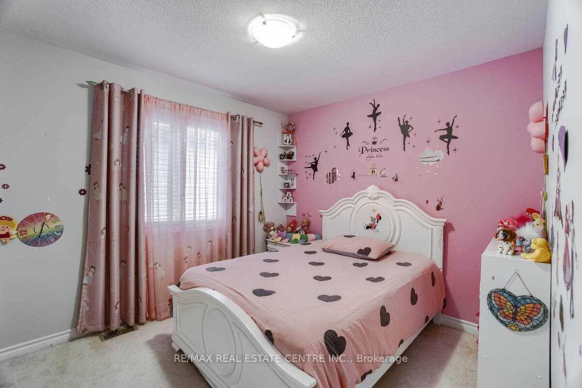 Photo 11 of 54 Olivia Street, Kitchener — HOMEH