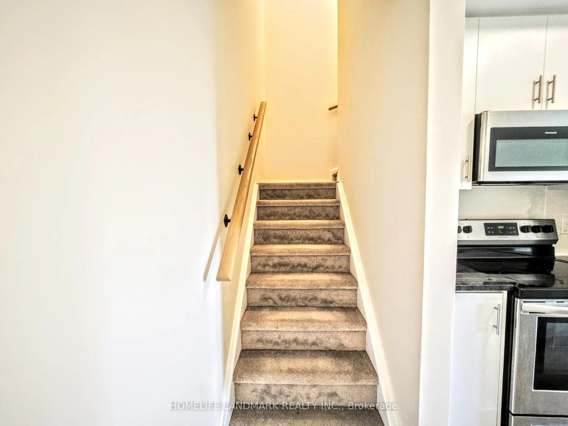 Photo 12 of Unit 812, 2635 William Jackson Drive, Pickering, Duffin Heights — HOMEH