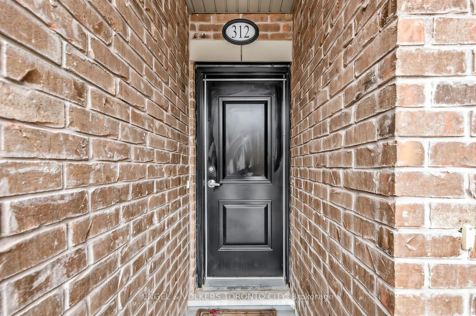 Photo 2 of 199 Pine Grove Road, Vaughan, Islington Woods — HOMEH