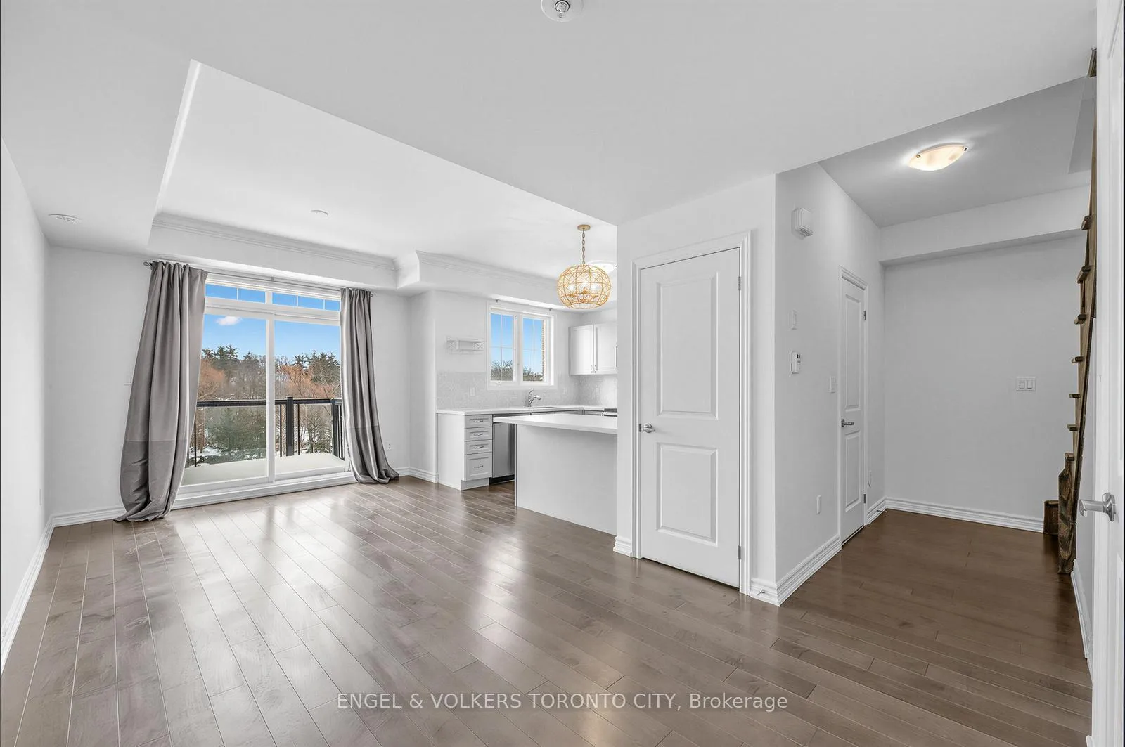 Photo 4 of 199 Pine Grove Road, Vaughan, Islington Woods — HOMEH