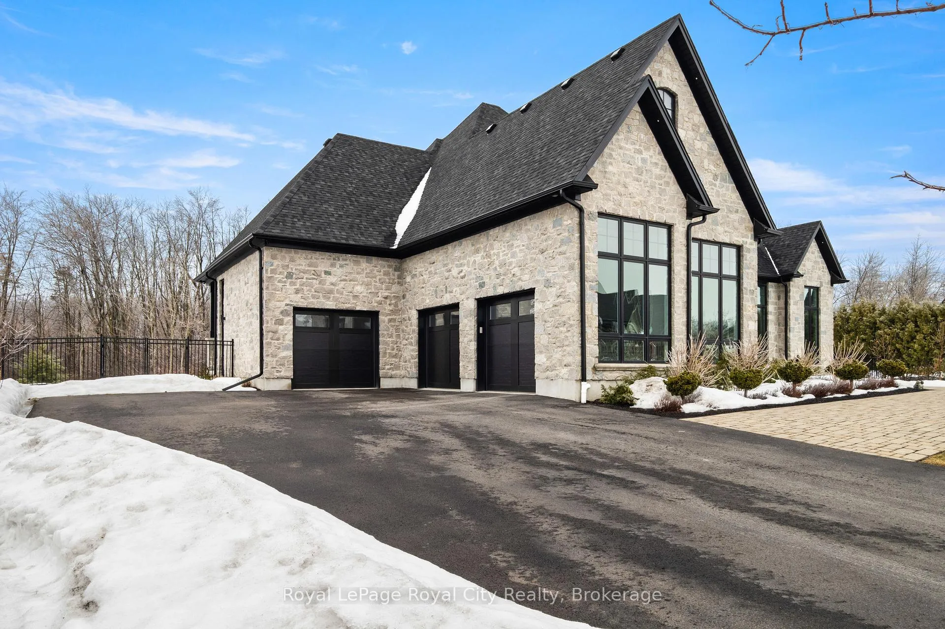 Photo 2 of 153 Heritage Lake Drive, Puslinch, Crieff/Aikensville/Killean — HOMEH