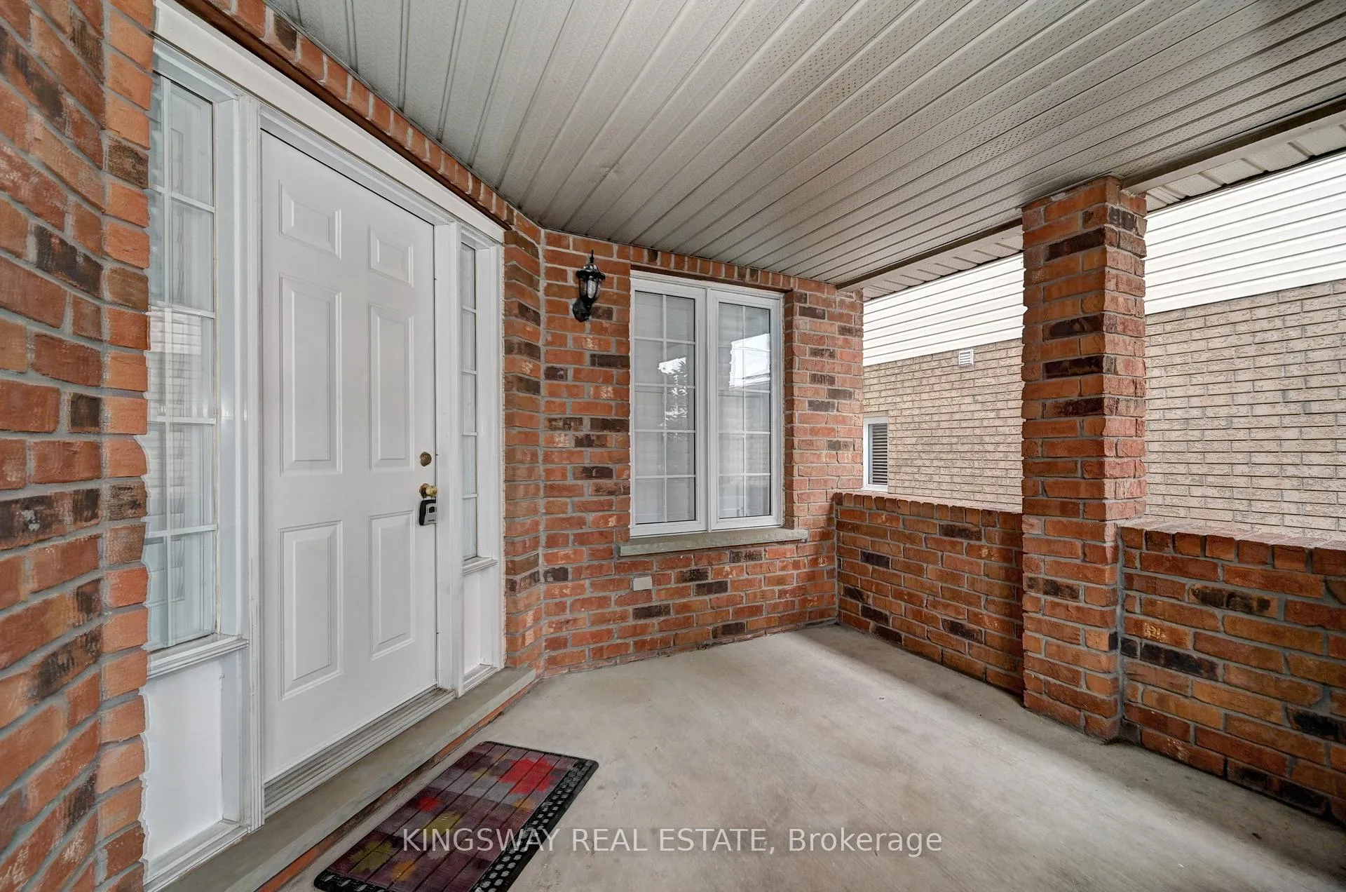 Photo 2 of 242 Doon Mills Drive, Kitchener — HOMEH
