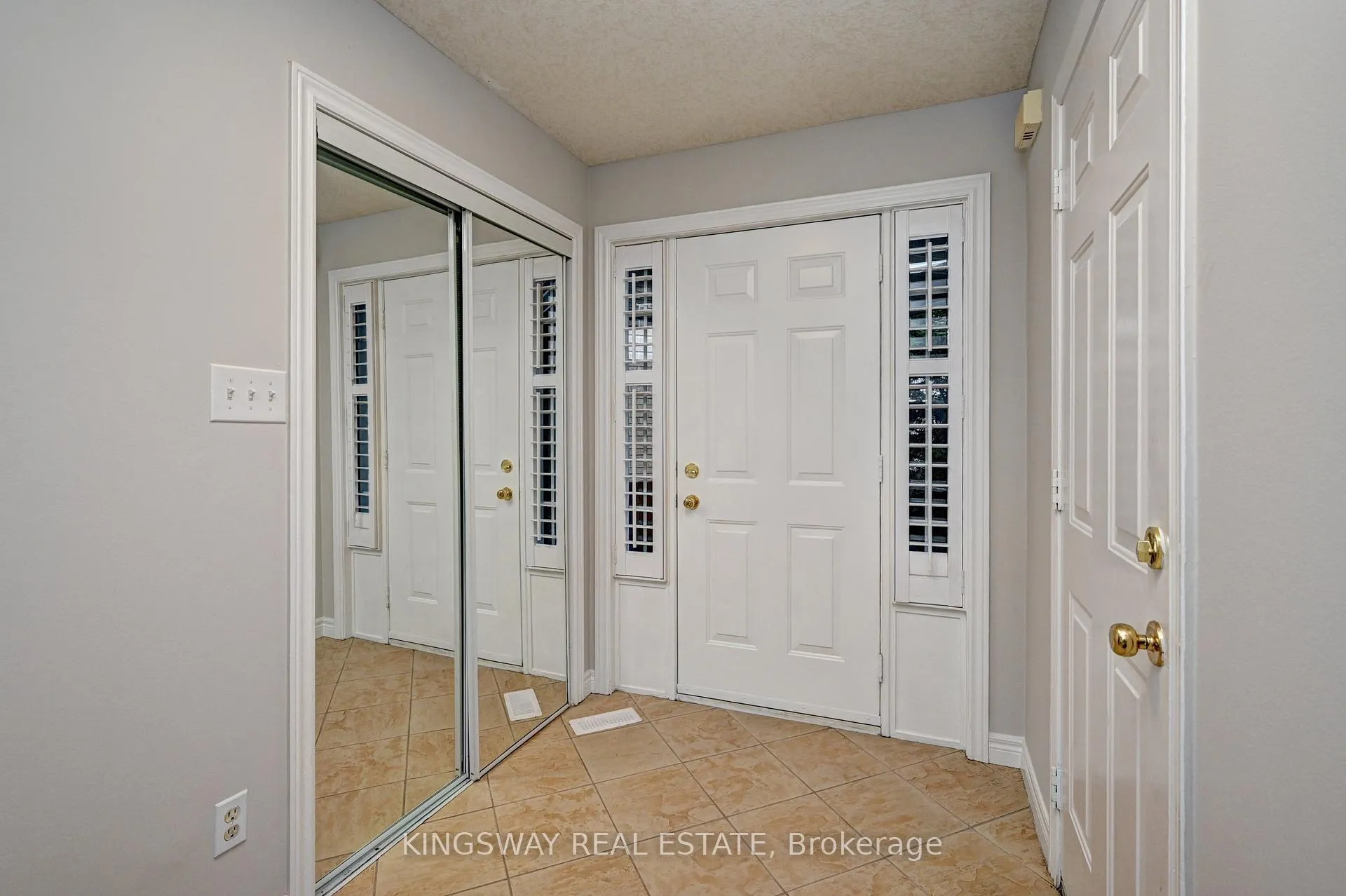 Photo 3 of 242 Doon Mills Drive, Kitchener — HOMEH