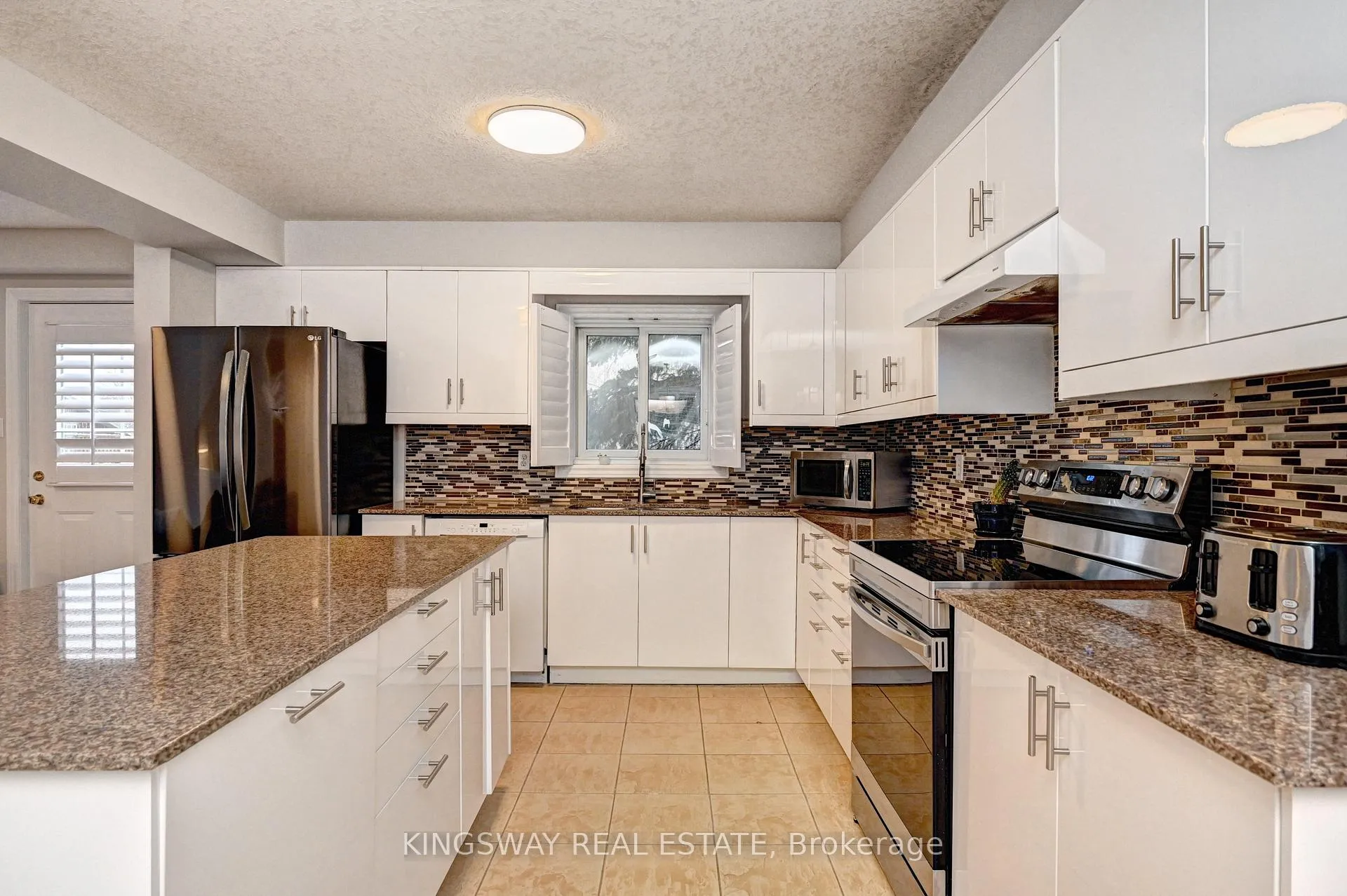 Photo 10 of 242 Doon Mills Drive, Kitchener — HOMEH