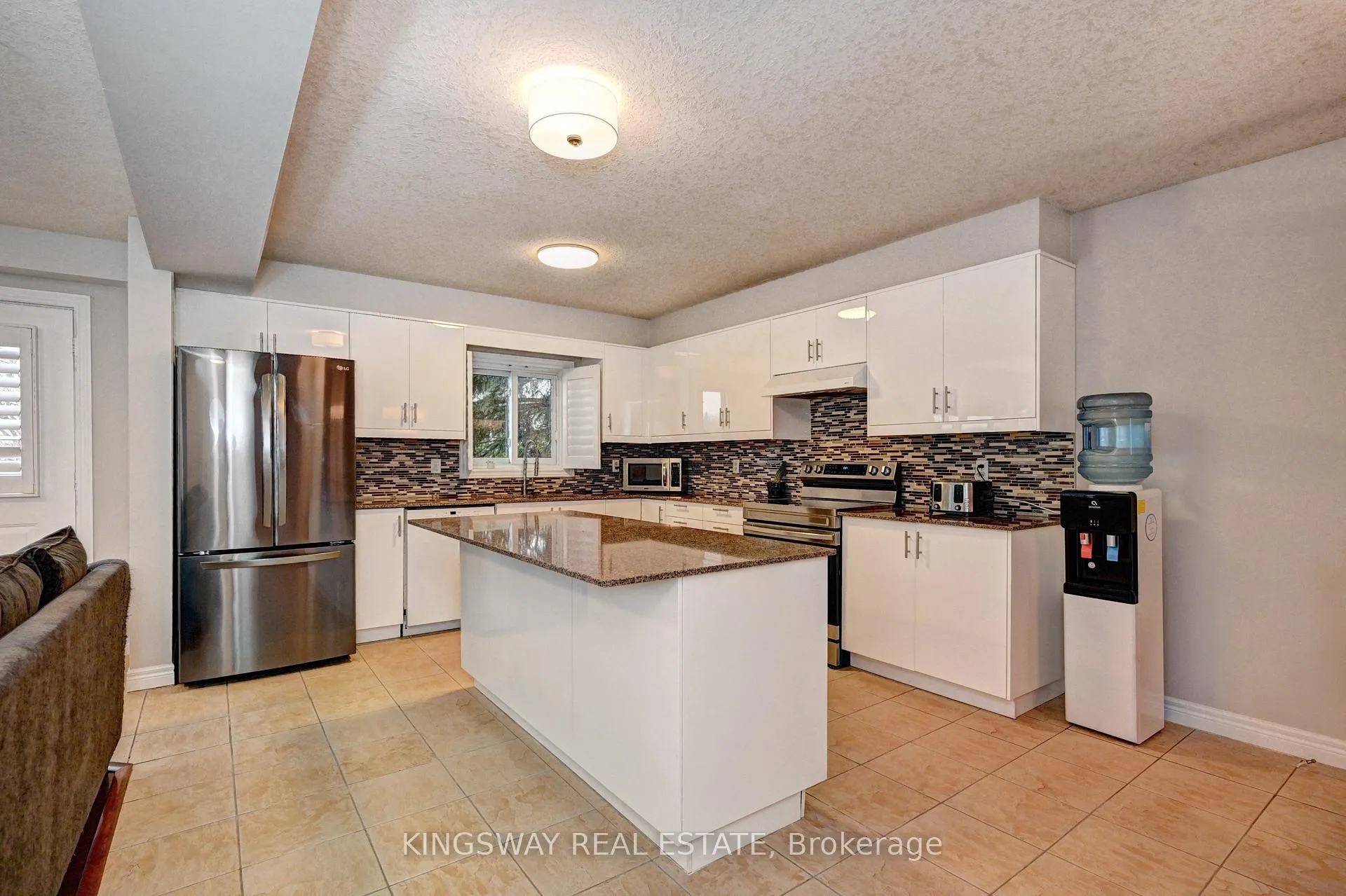 Photo 11 of 242 Doon Mills Drive, Kitchener — HOMEH