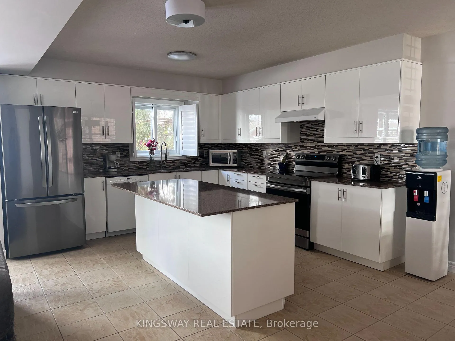 Photo 13 of 242 Doon Mills Drive, Kitchener — HOMEH