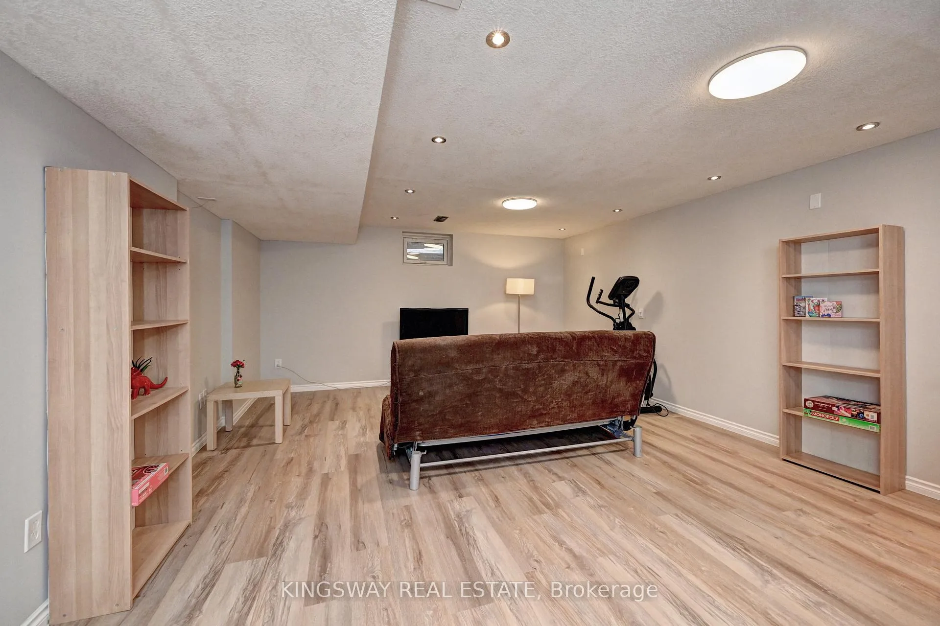 Photo 35 of 242 Doon Mills Drive, Kitchener — HOMEH
