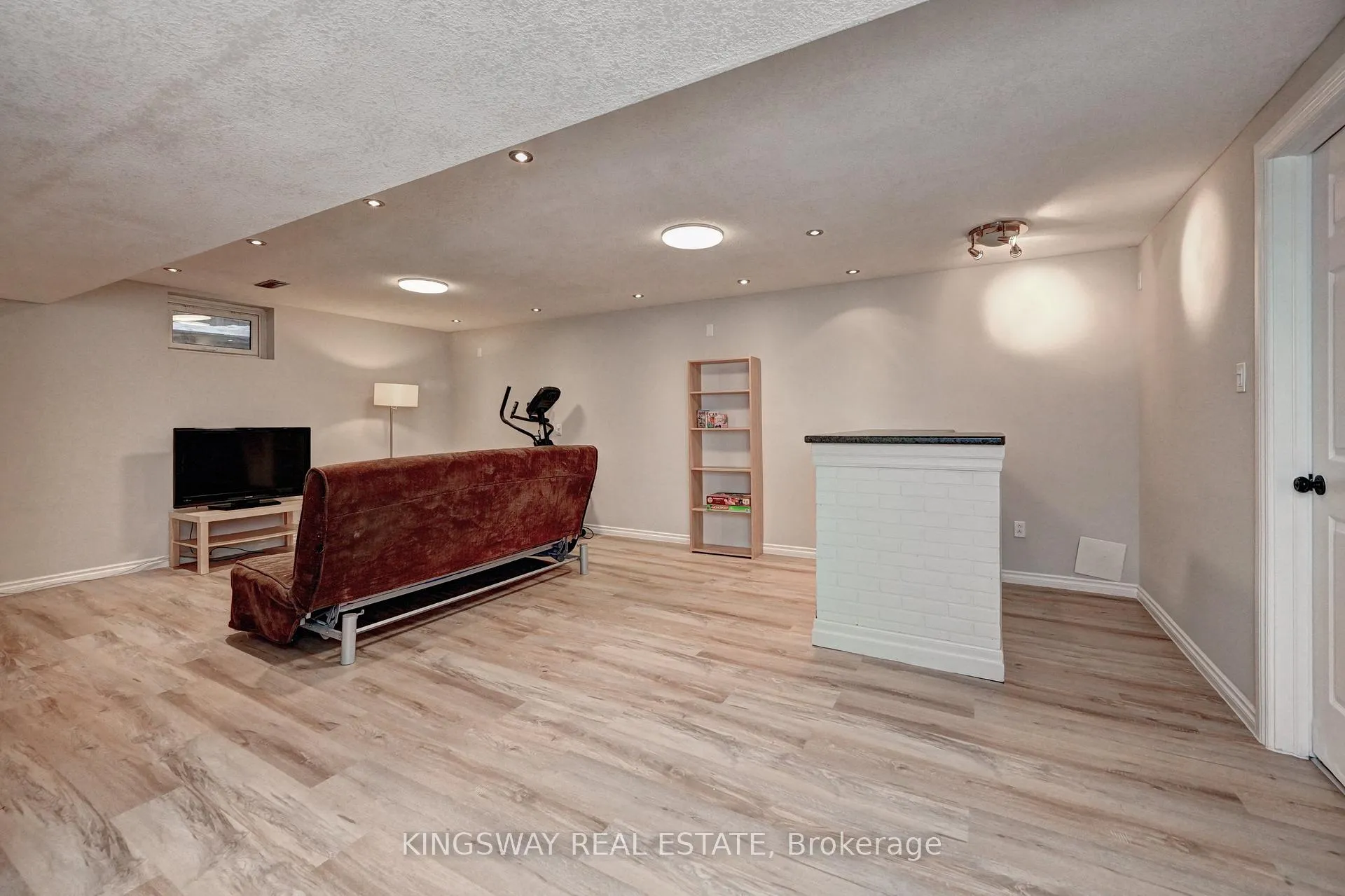 Photo 36 of 242 Doon Mills Drive, Kitchener — HOMEH