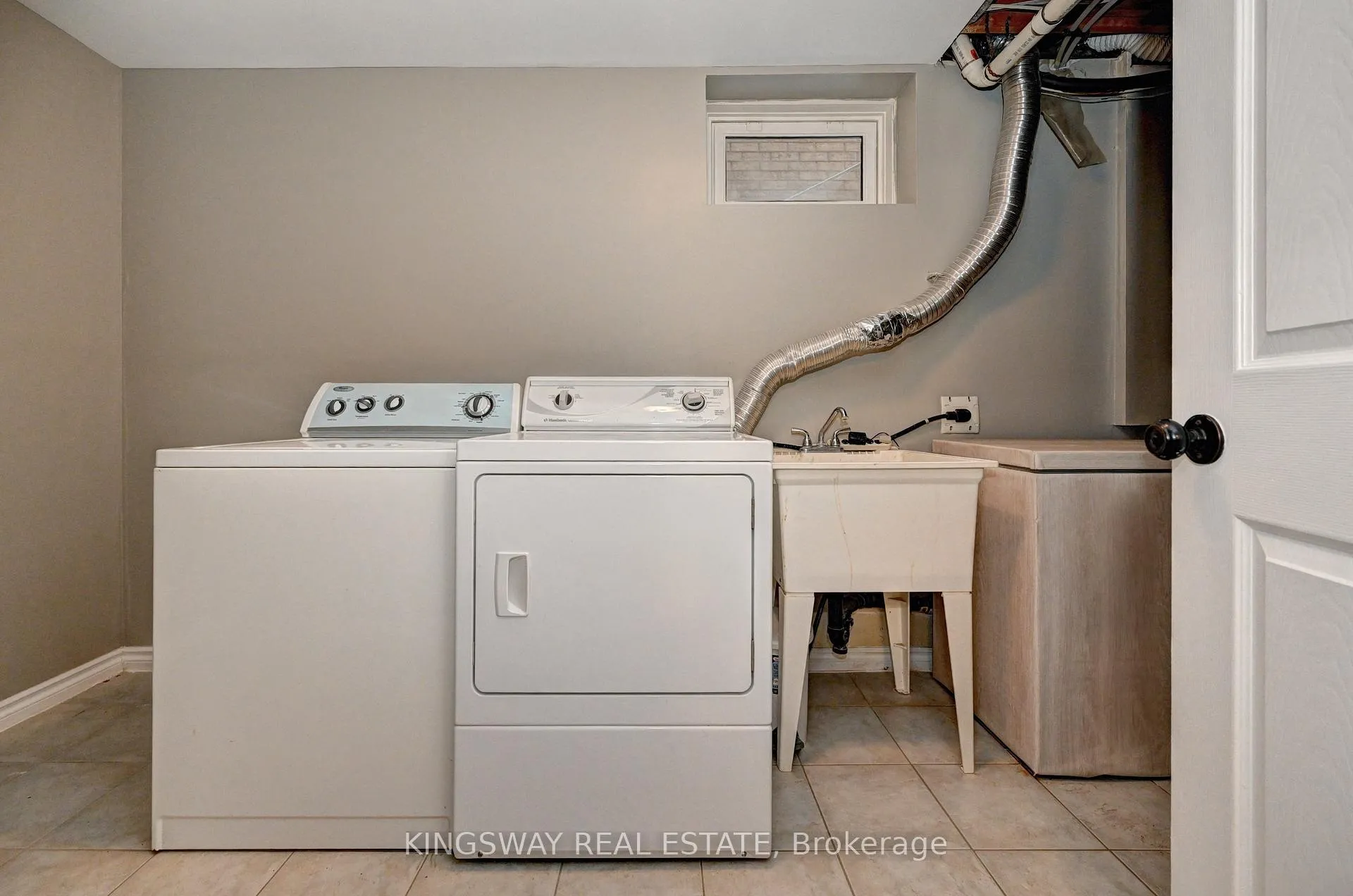 Photo 37 of 242 Doon Mills Drive, Kitchener — HOMEH