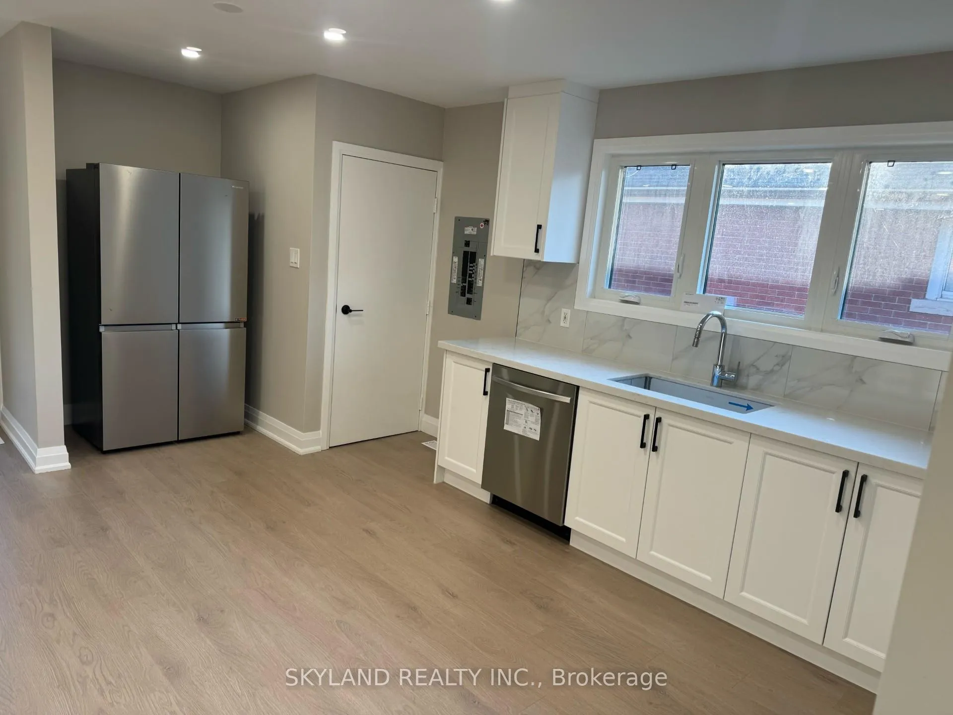 Photo 3 of Unit Upper, 21 Nova Drive, Hamilton, Huntington — HOMEH