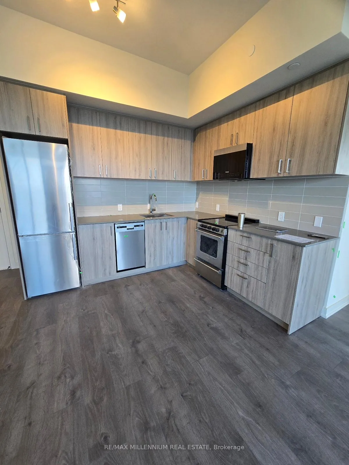 Photo 3 of 8010 Derry Road, Milton, Coates — HOMEH