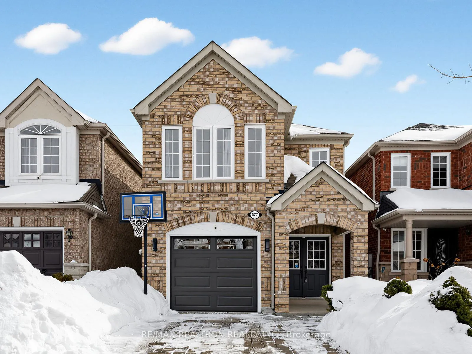 Photo 2 of 677 Sunbird Trail, Pickering, Amberlea — HOMEH