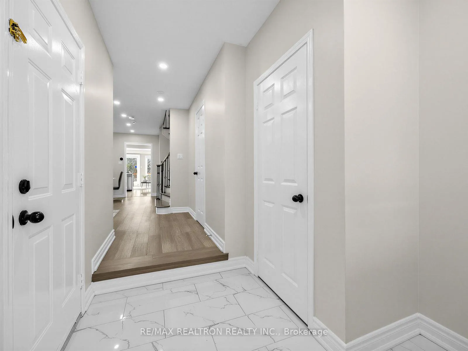 Photo 3 of 677 Sunbird Trail, Pickering, Amberlea — HOMEH