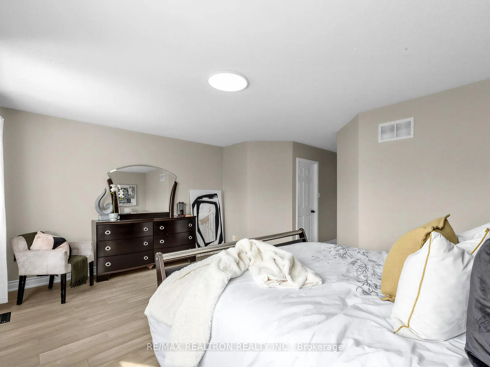Photo 24 of 677 Sunbird Trail, Pickering, Amberlea — HOMEH