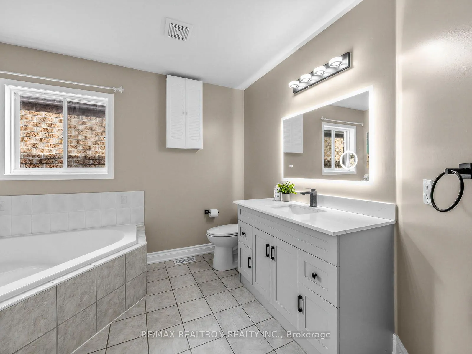 Photo 25 of 677 Sunbird Trail, Pickering, Amberlea — HOMEH