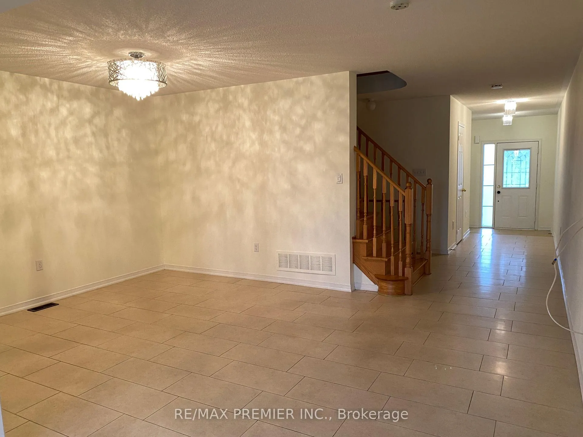 Photo 2 of 138 Keystar Court, Vaughan, Vellore Village — HOMEH