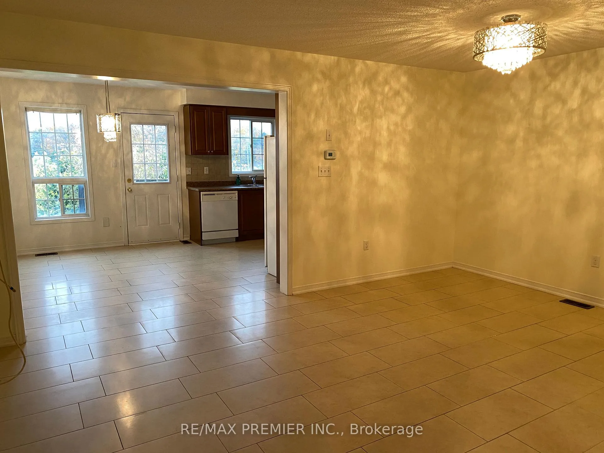 Photo 3 of 138 Keystar Court, Vaughan, Vellore Village — HOMEH