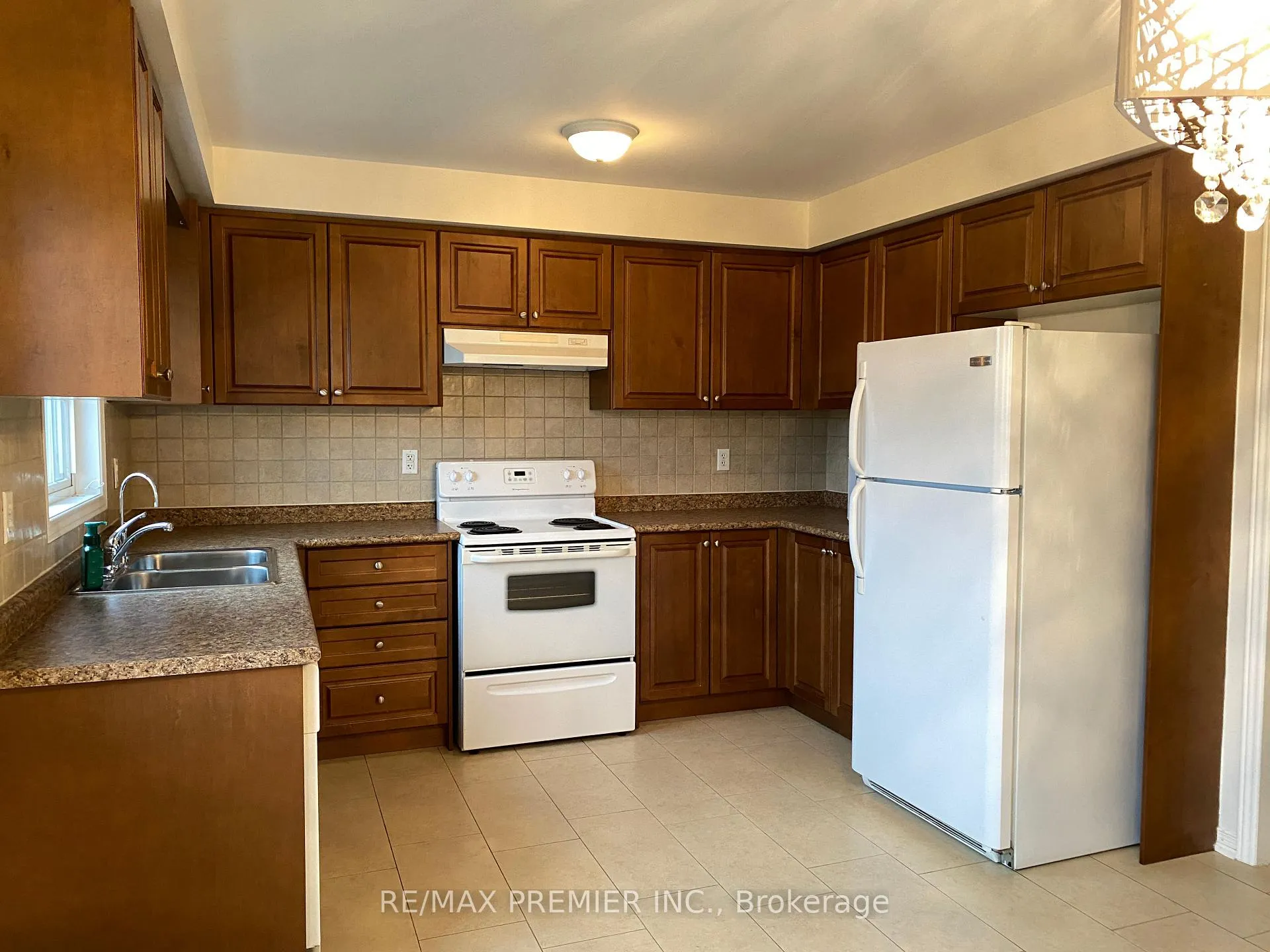 Photo 9 of 138 Keystar Court, Vaughan, Vellore Village — HOMEH