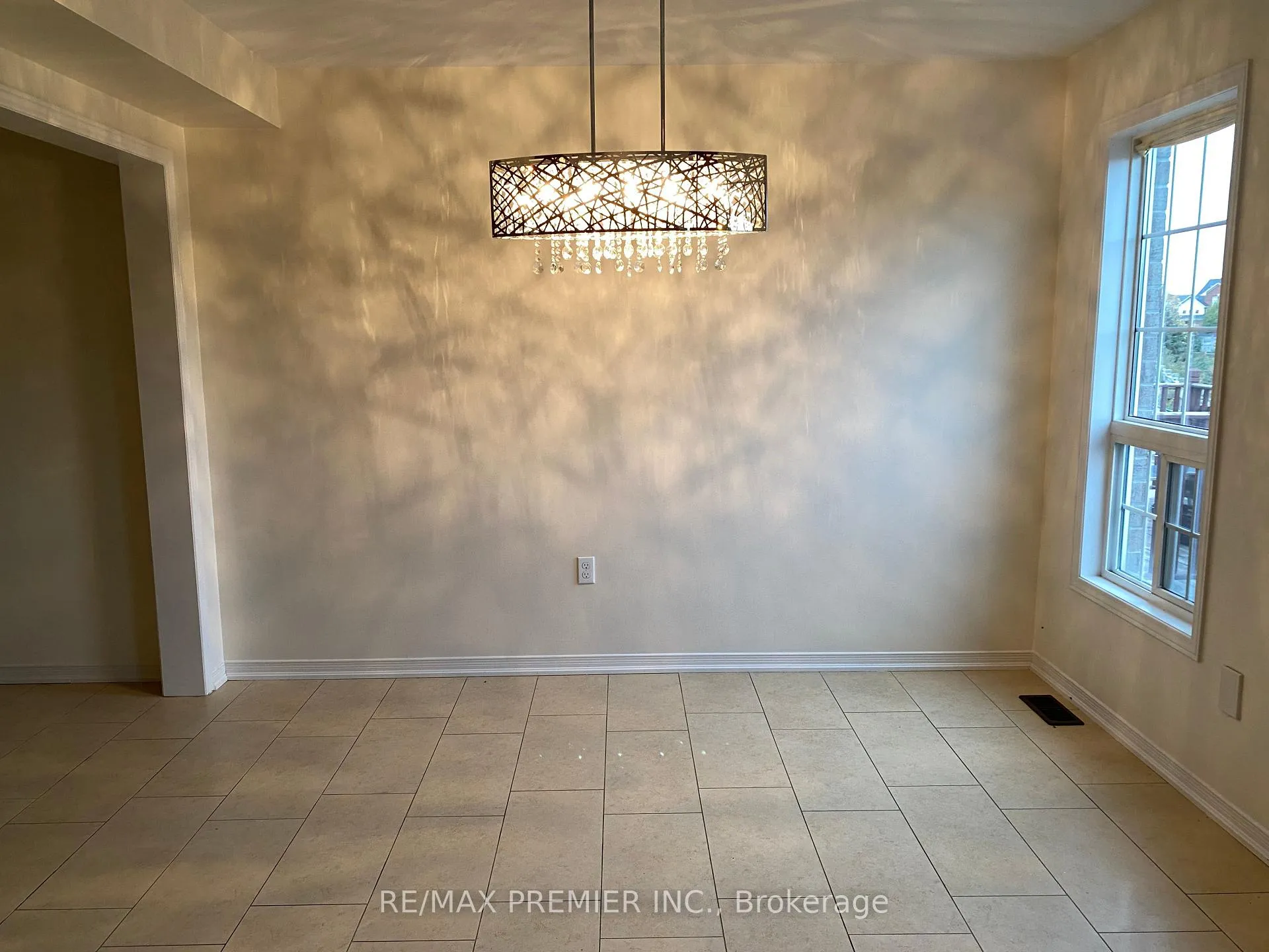 Photo 10 of 138 Keystar Court, Vaughan, Vellore Village — HOMEH
