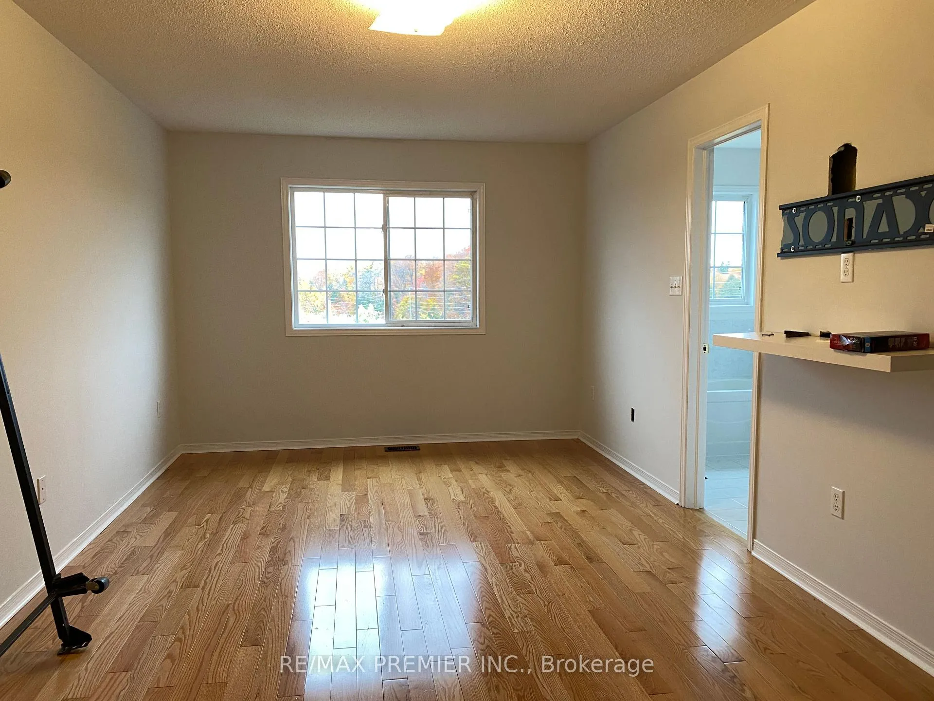Photo 16 of 138 Keystar Court, Vaughan, Vellore Village — HOMEH