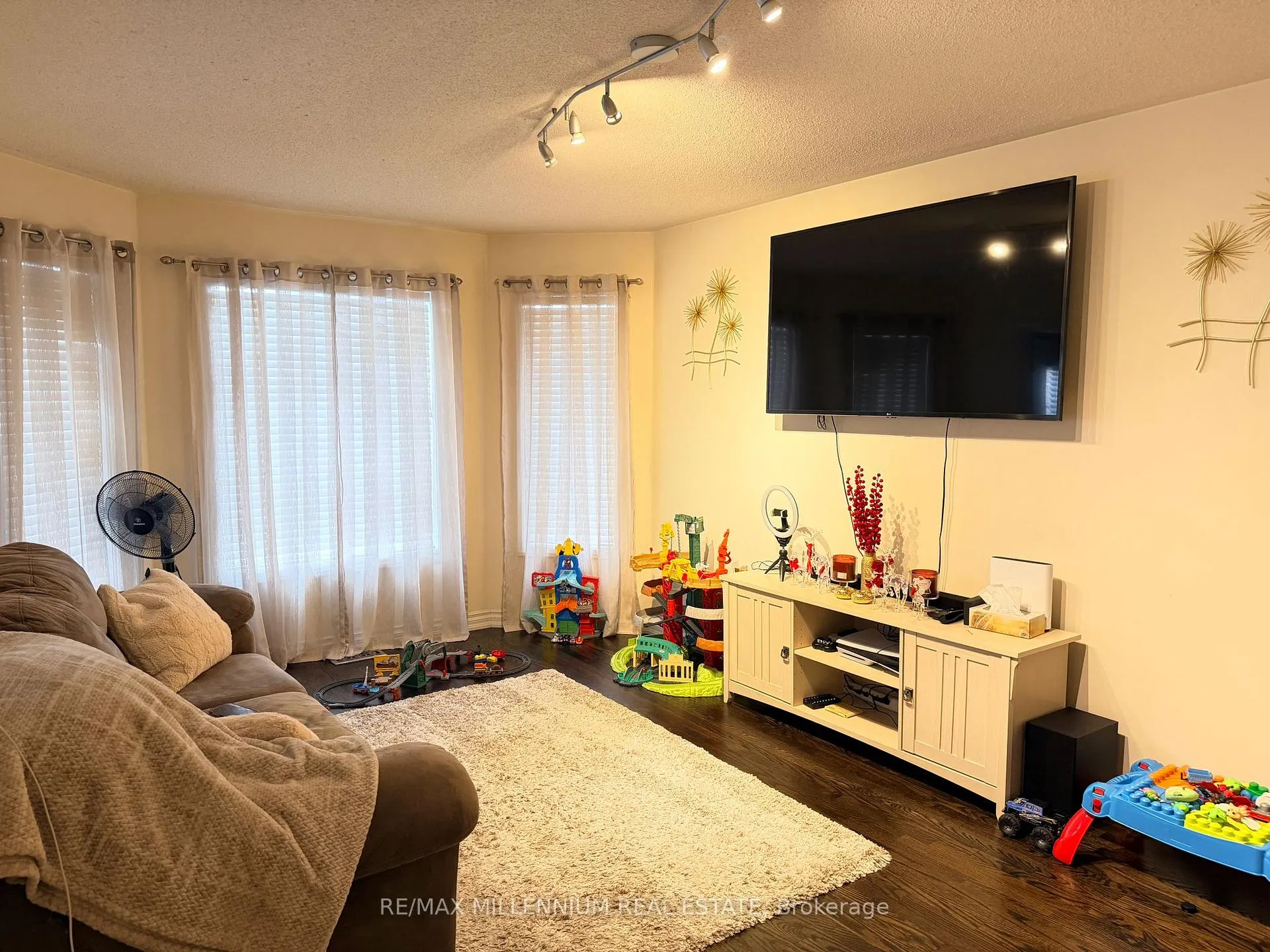 Photo 25 of 234 Waterbury Street, Caledon, Bolton East — HOMEH