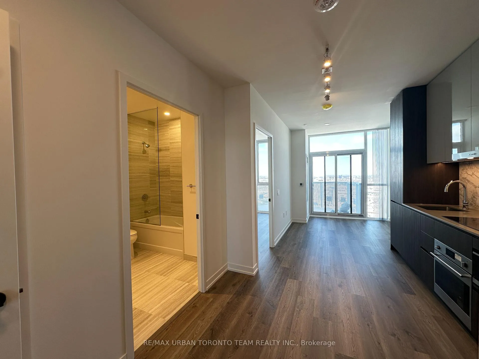 Photo 4 of Unit 6008, 8 Interchange Way, Vaughan, Vaughan Corporate Centre — HOMEH