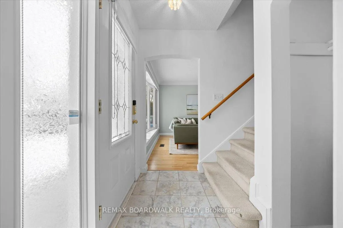 Photo 4 of 1446 Woodward Avenue, Ottawa, Carlington — HOMEH