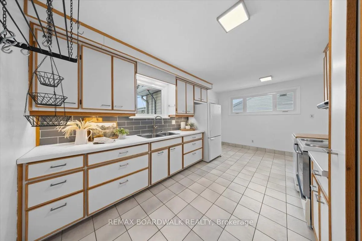 Photo 14 of 1446 Woodward Avenue, Ottawa, Carlington — HOMEH