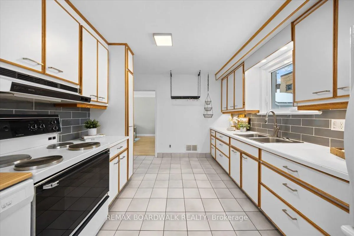 Photo 15 of 1446 Woodward Avenue, Ottawa, Carlington — HOMEH