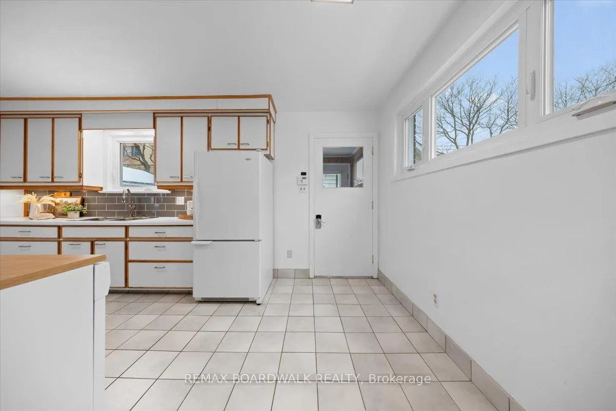Photo 17 of 1446 Woodward Avenue, Ottawa, Carlington — HOMEH