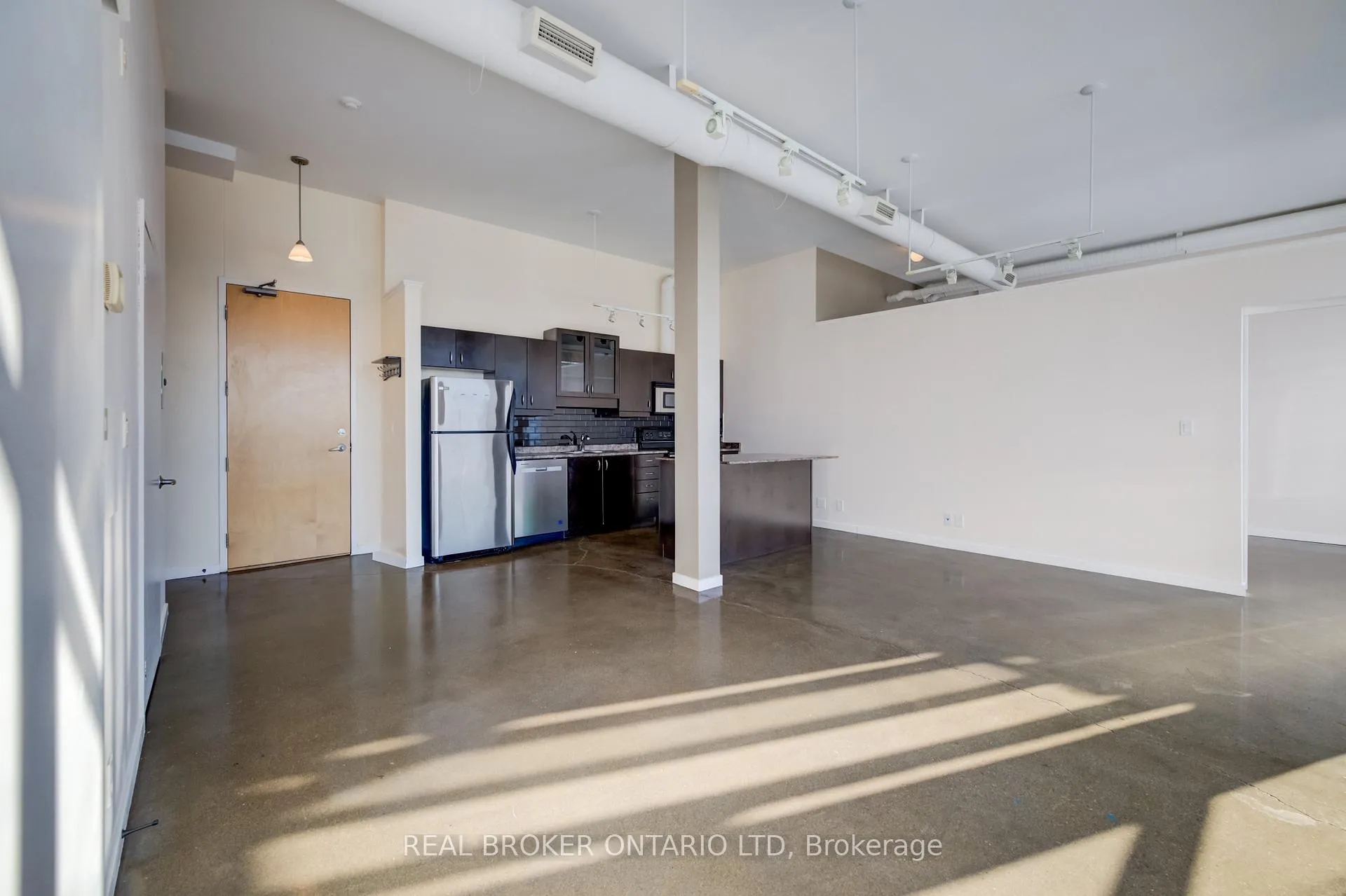 Photo 6 of Unit 616, 404 King Street W, Kitchener — HOMEH