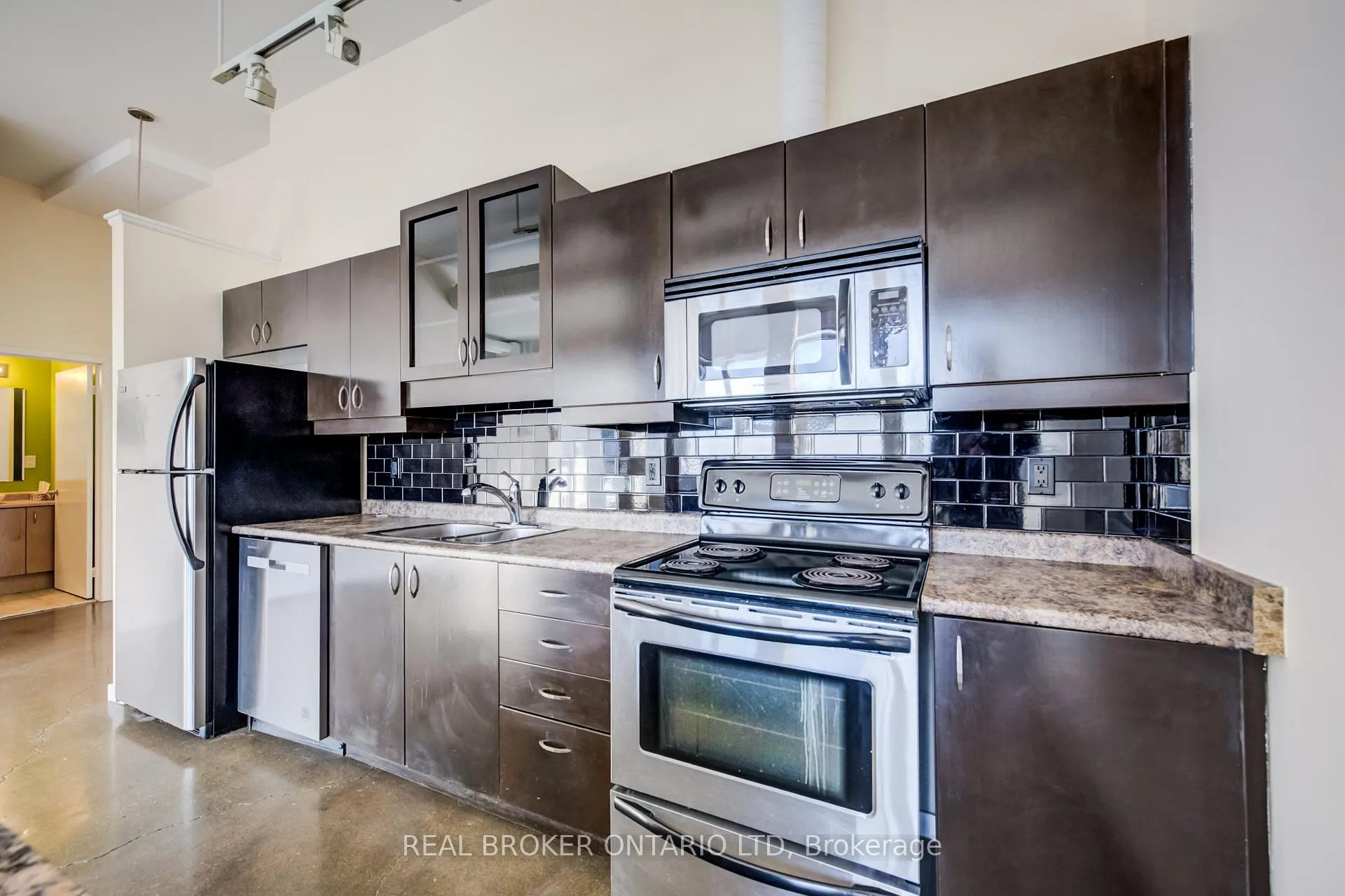 Photo 10 of Unit 616, 404 King Street W, Kitchener — HOMEH