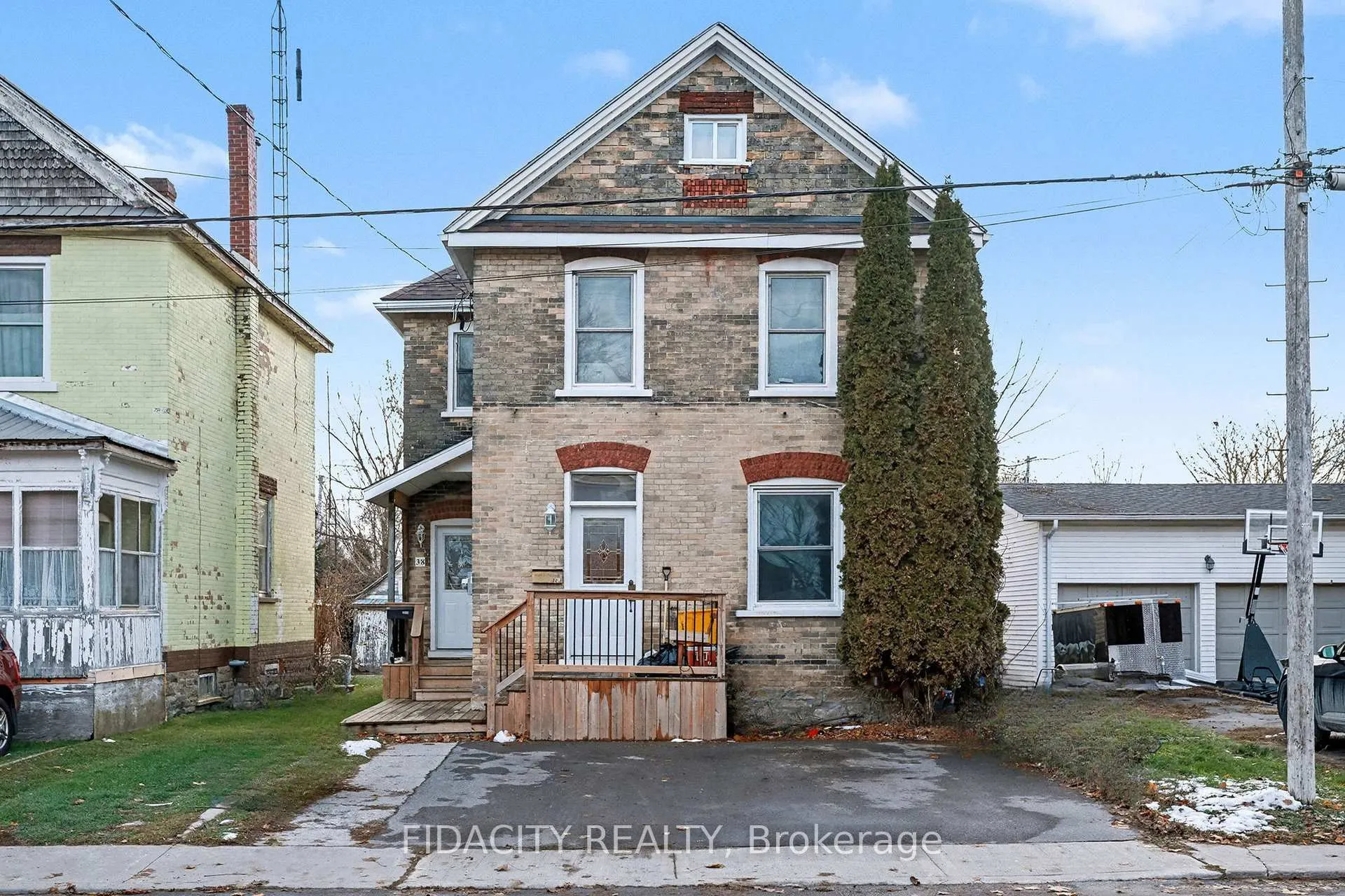 Photo 1 of 38 Winnifred Street N, Smiths Falls — HOMEH