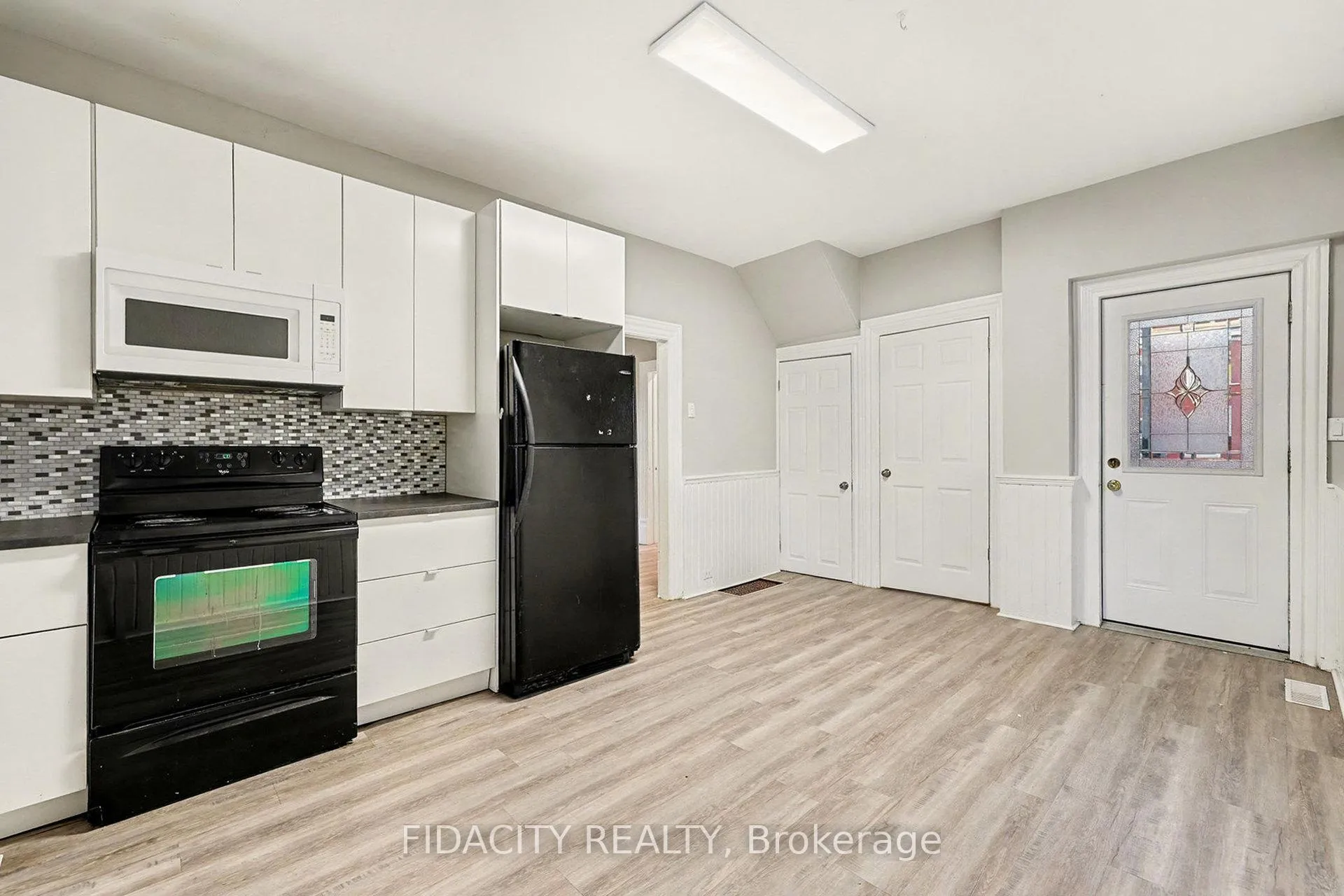 Photo 6 of 38 Winnifred Street N, Smiths Falls — HOMEH