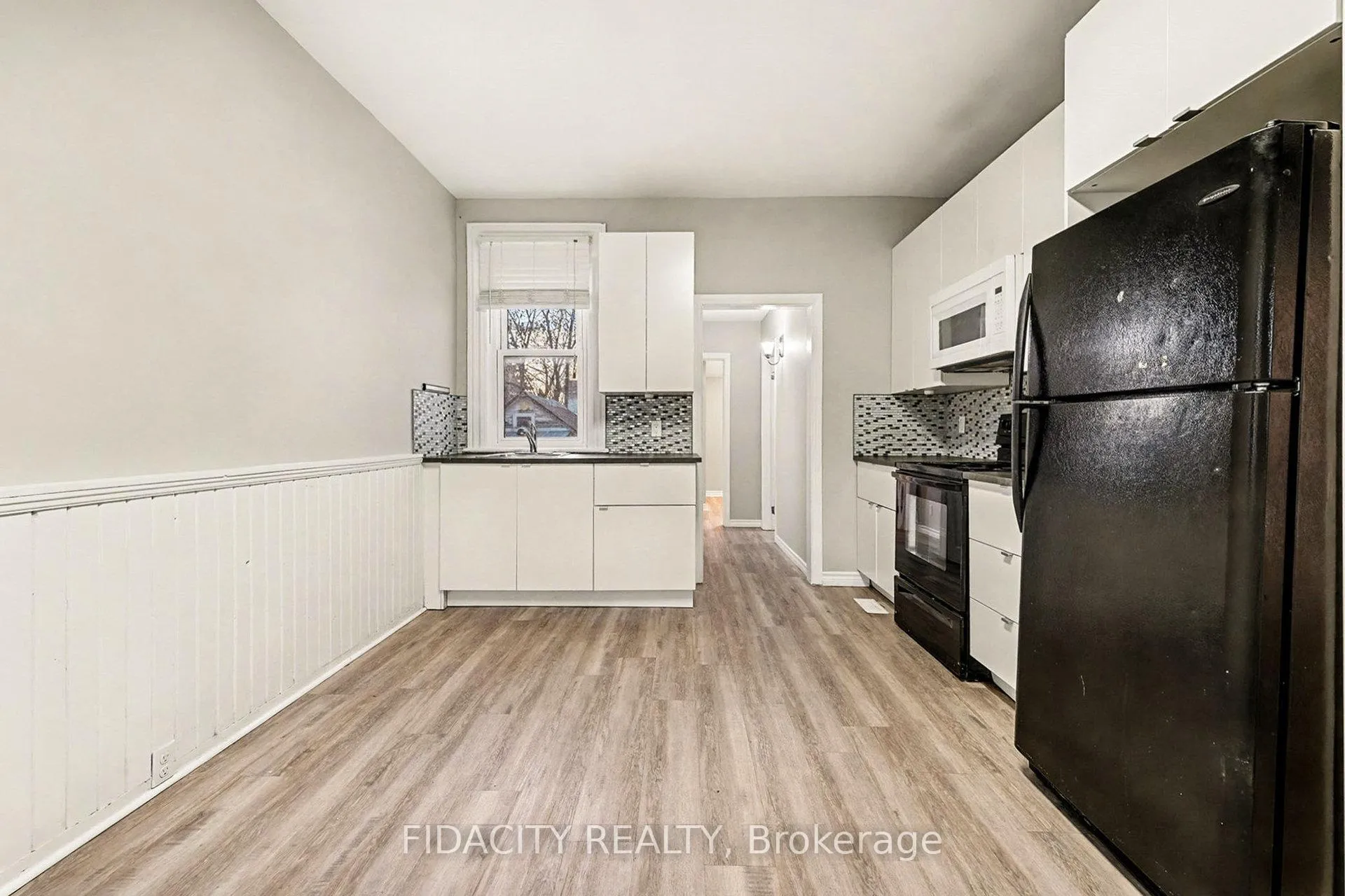Photo 7 of 38 Winnifred Street N, Smiths Falls — HOMEH