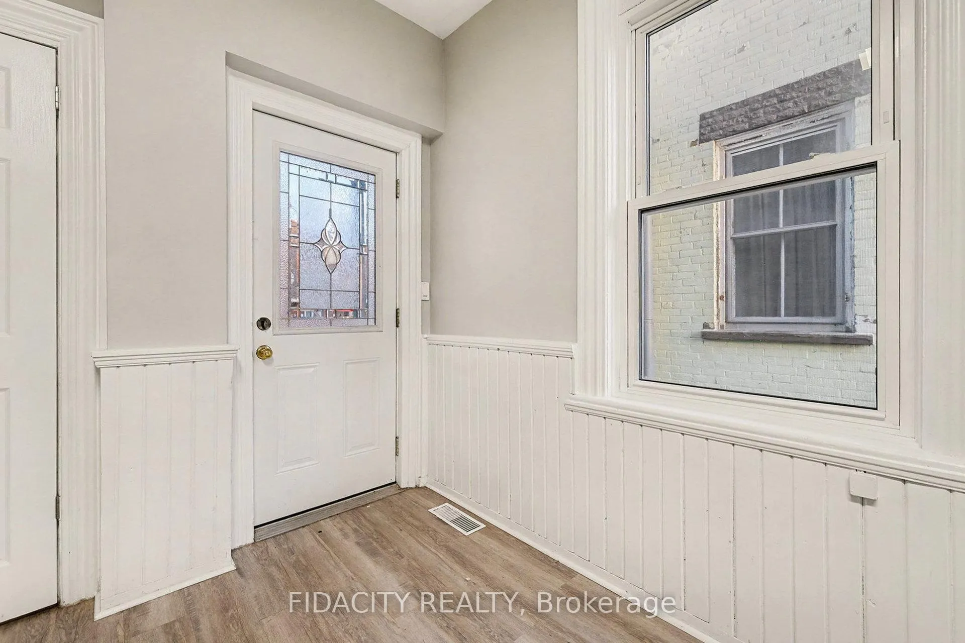 Photo 8 of 38 Winnifred Street N, Smiths Falls — HOMEH