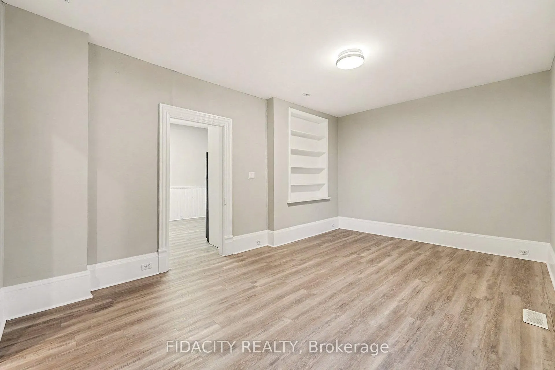 Photo 16 of 38 Winnifred Street N, Smiths Falls — HOMEH