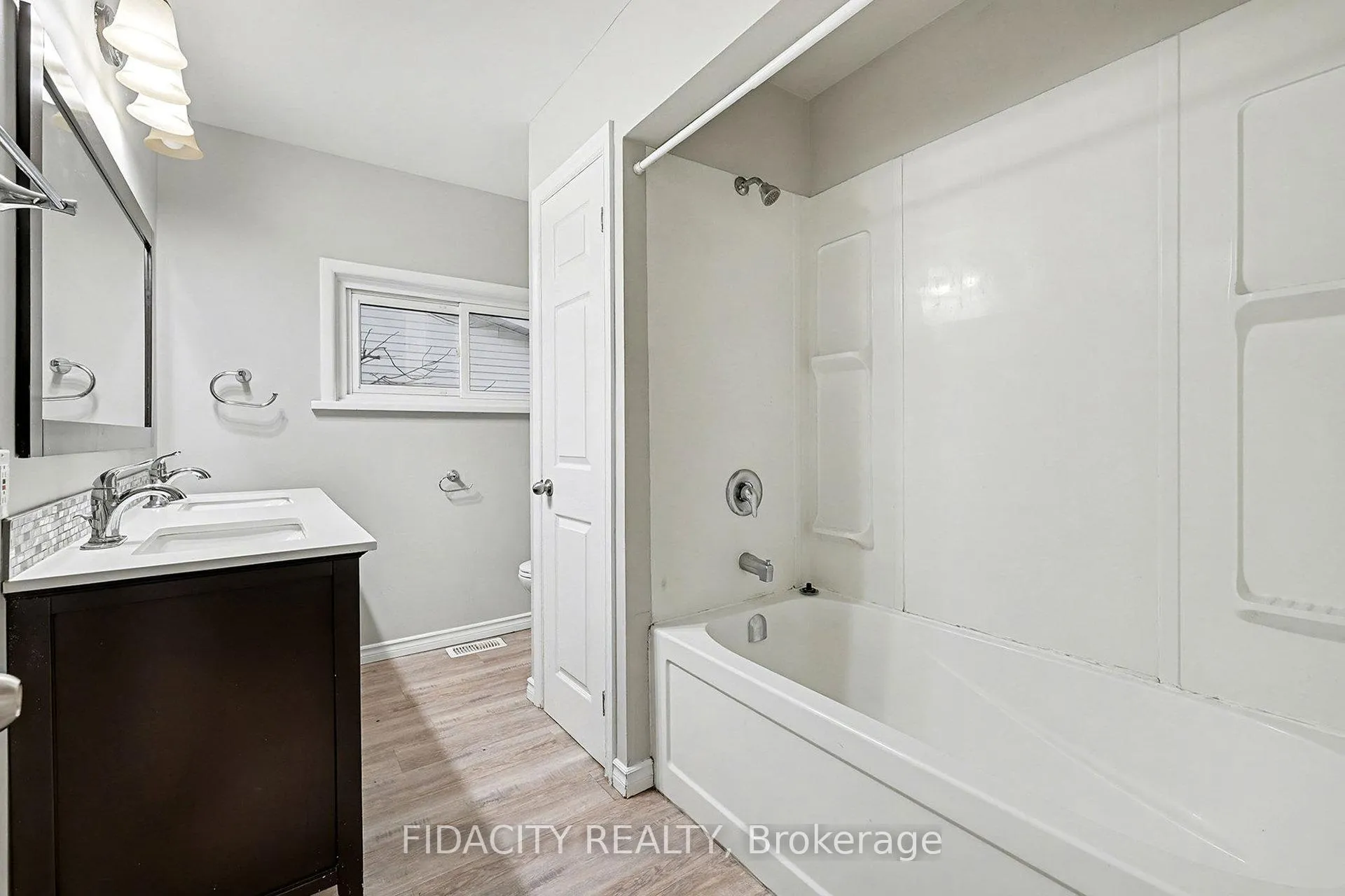 Photo 17 of 38 Winnifred Street N, Smiths Falls — HOMEH