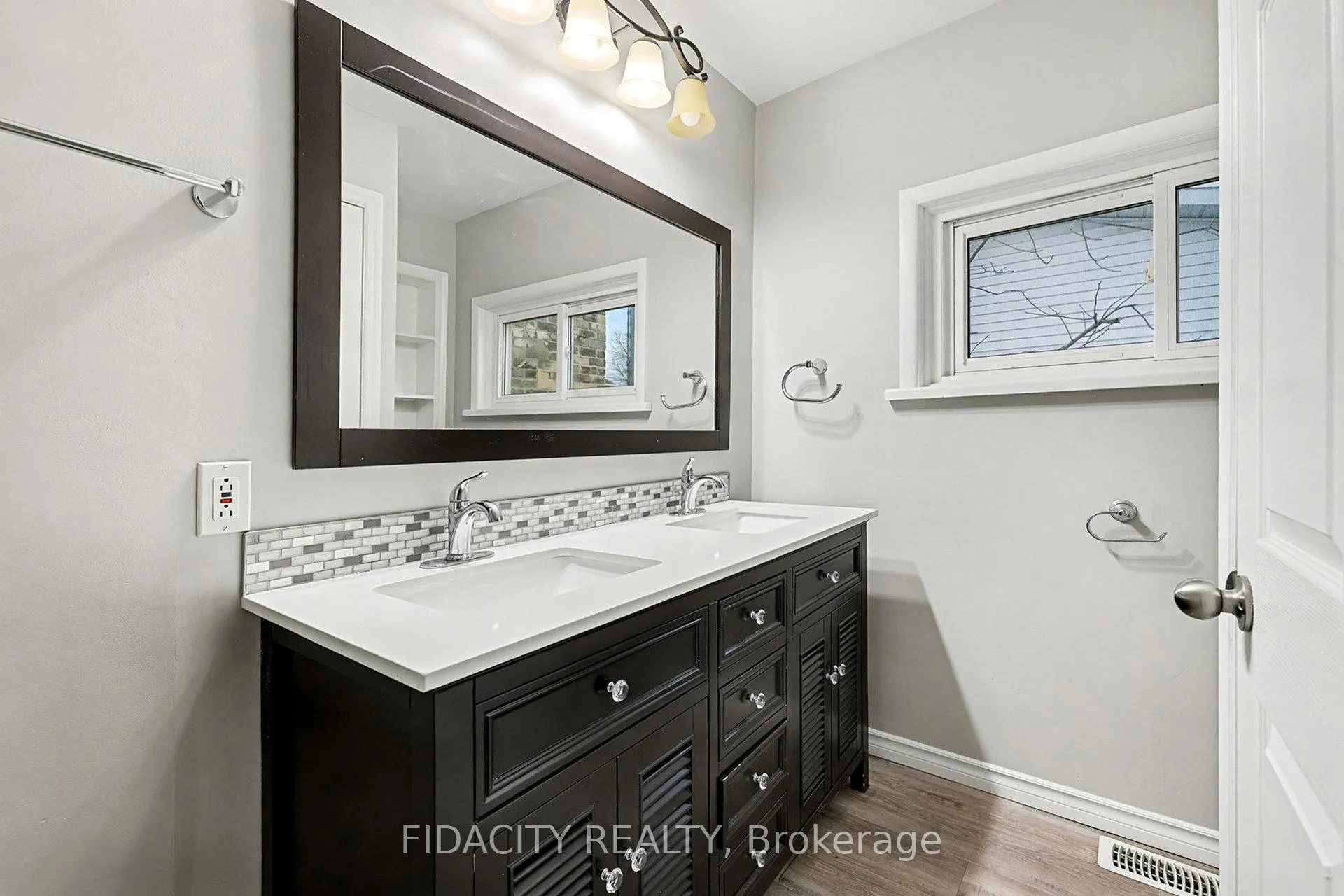 Photo 18 of 38 Winnifred Street N, Smiths Falls — HOMEH